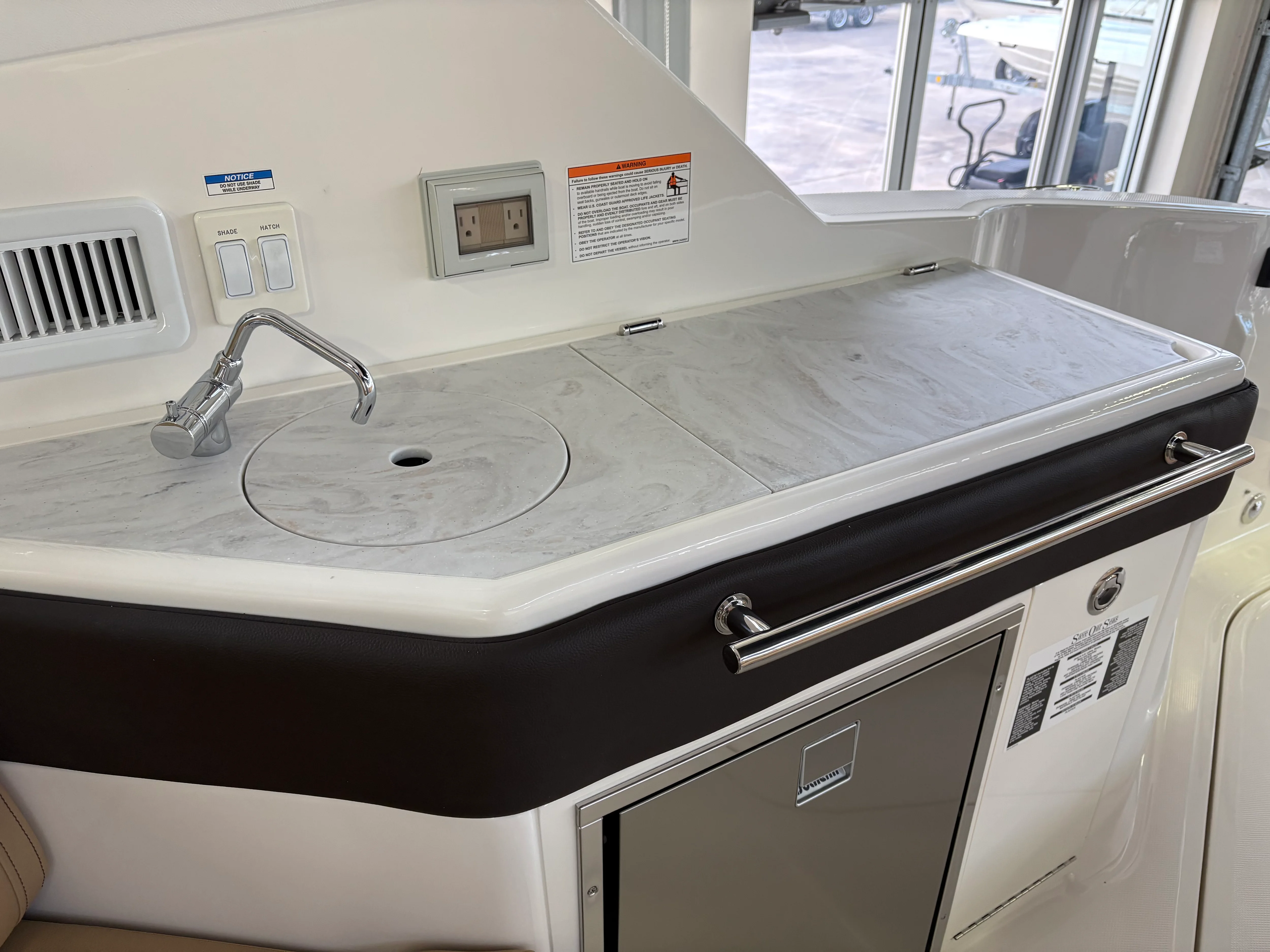 2026 Sea Ray Sundancer 320 Outboard Image Thumbnail #12