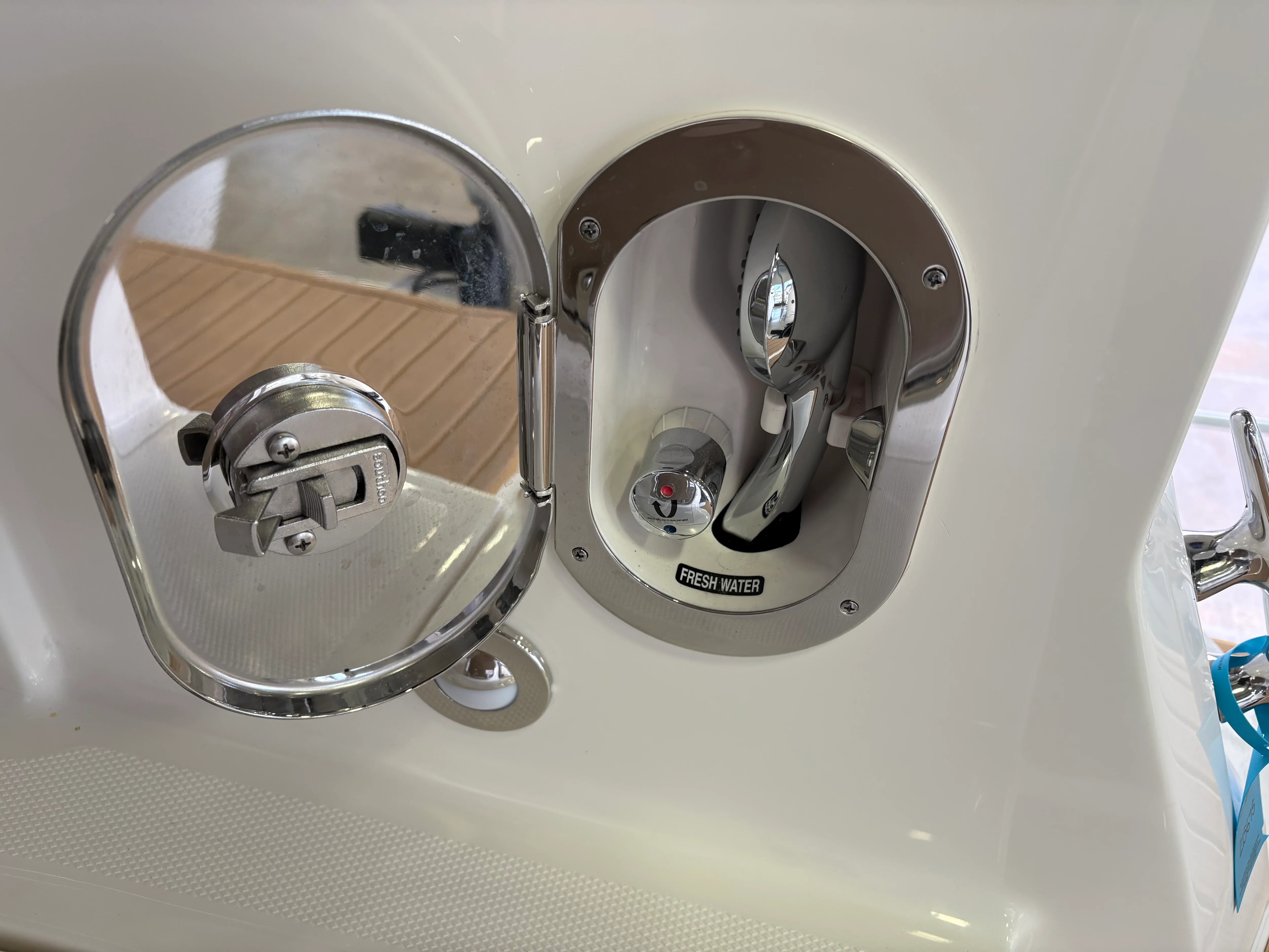 2026 Sea Ray Sundancer 320 Outboard Image Thumbnail #5