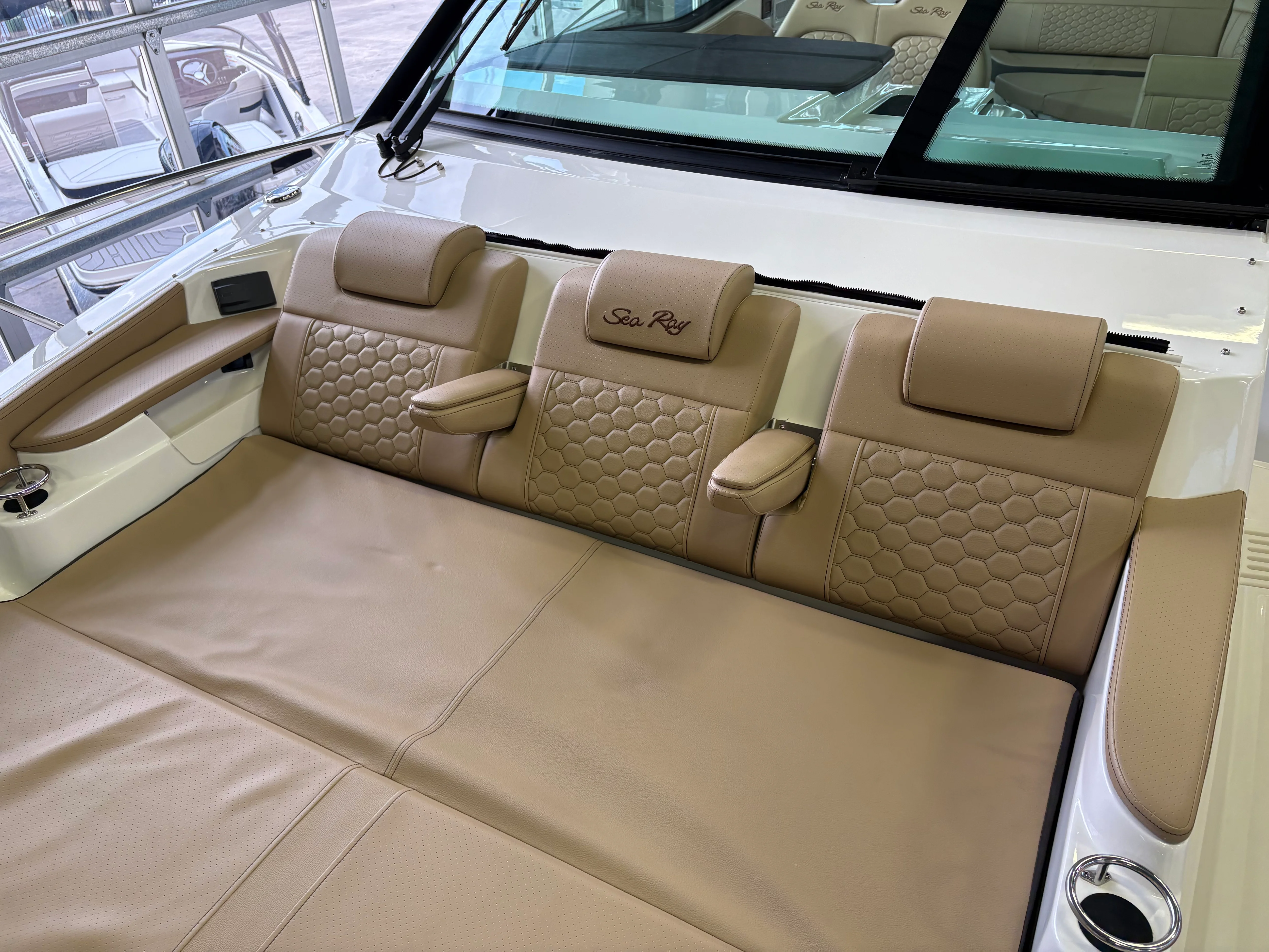 2026 Sea Ray Sundancer 320 Outboard Image Thumbnail #20