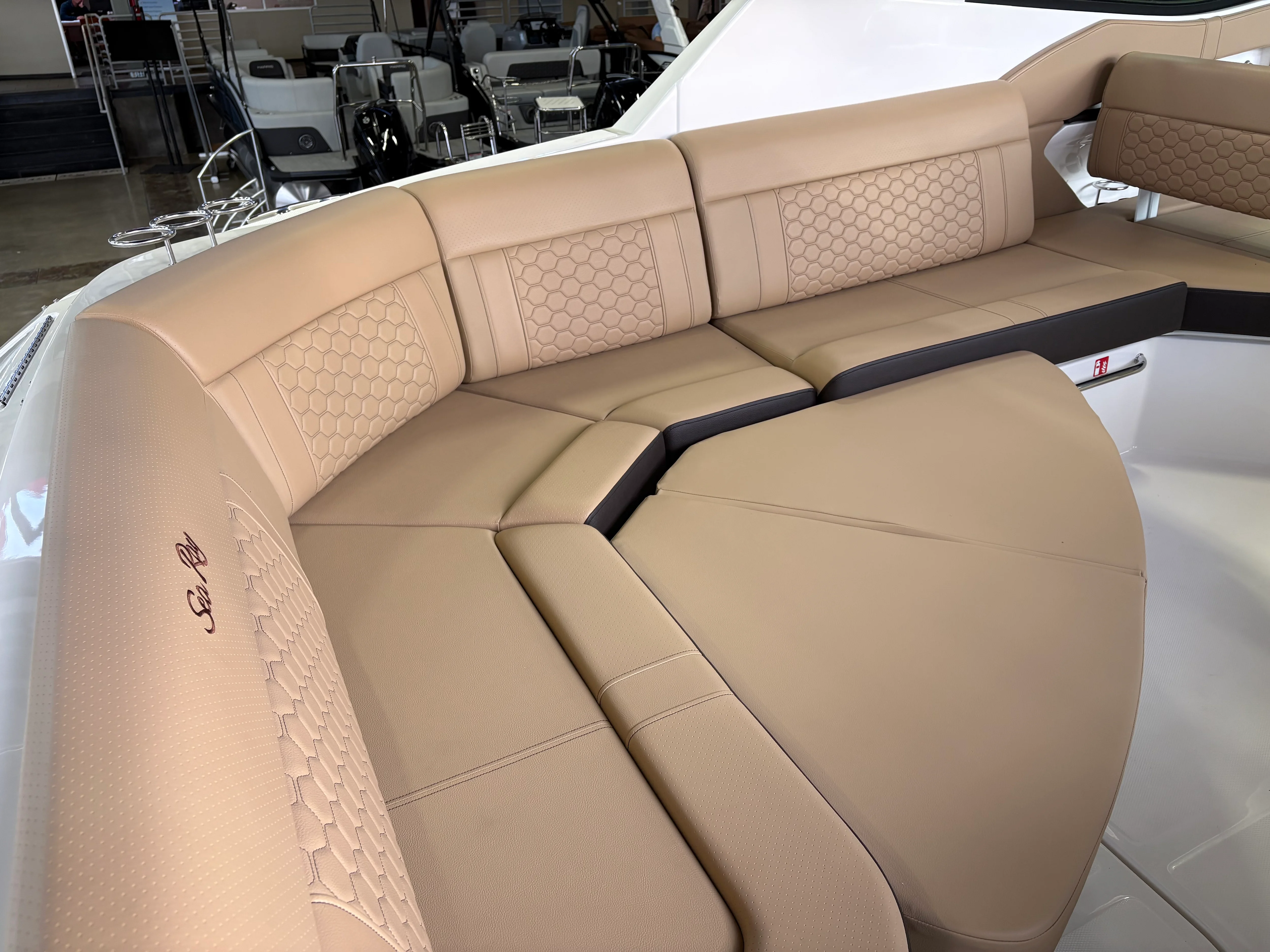 2026 Sea Ray Sundancer 320 Outboard Image Thumbnail #4