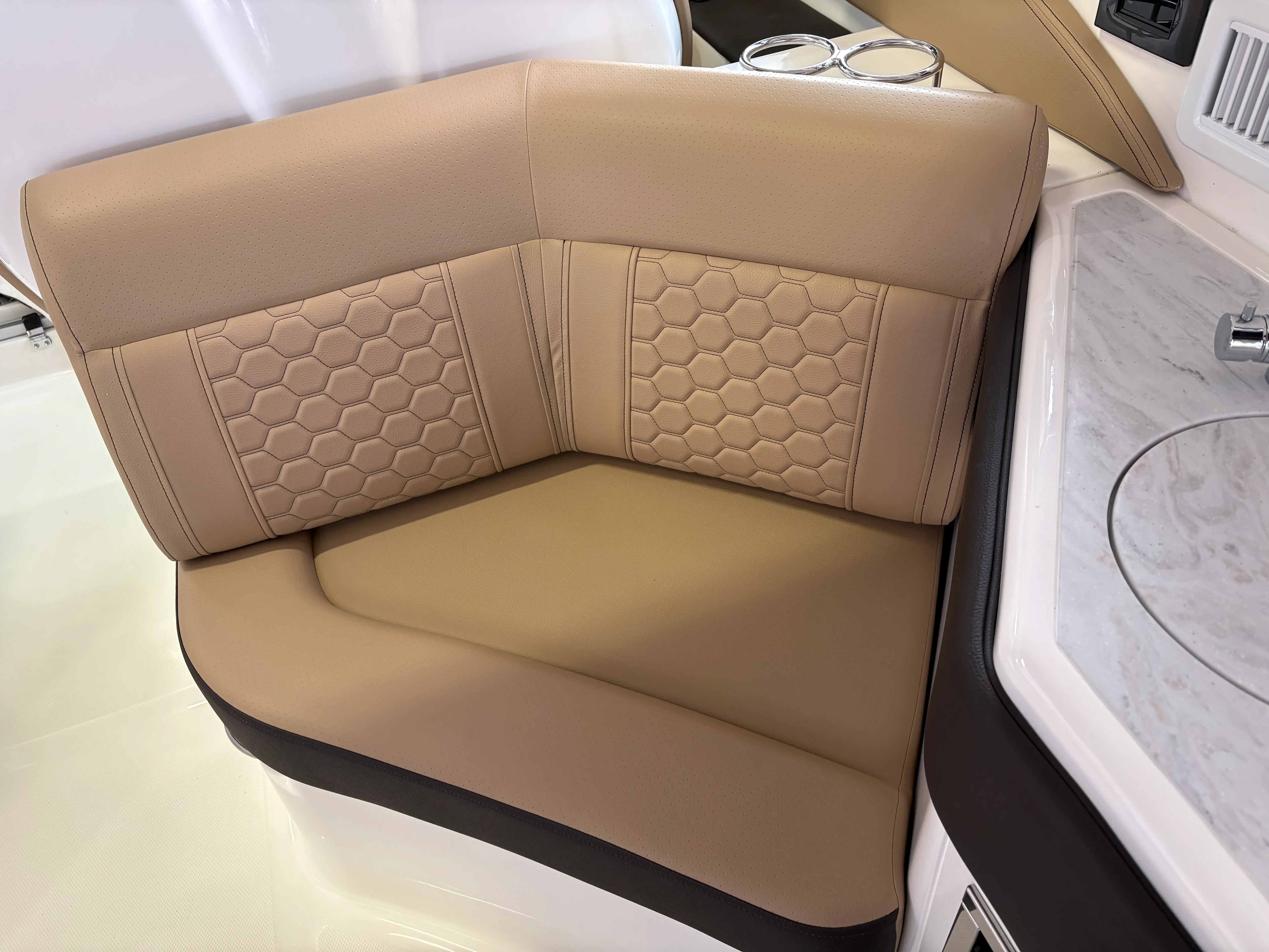 2026 Sea Ray Sundancer 320 Outboard Image Thumbnail #11