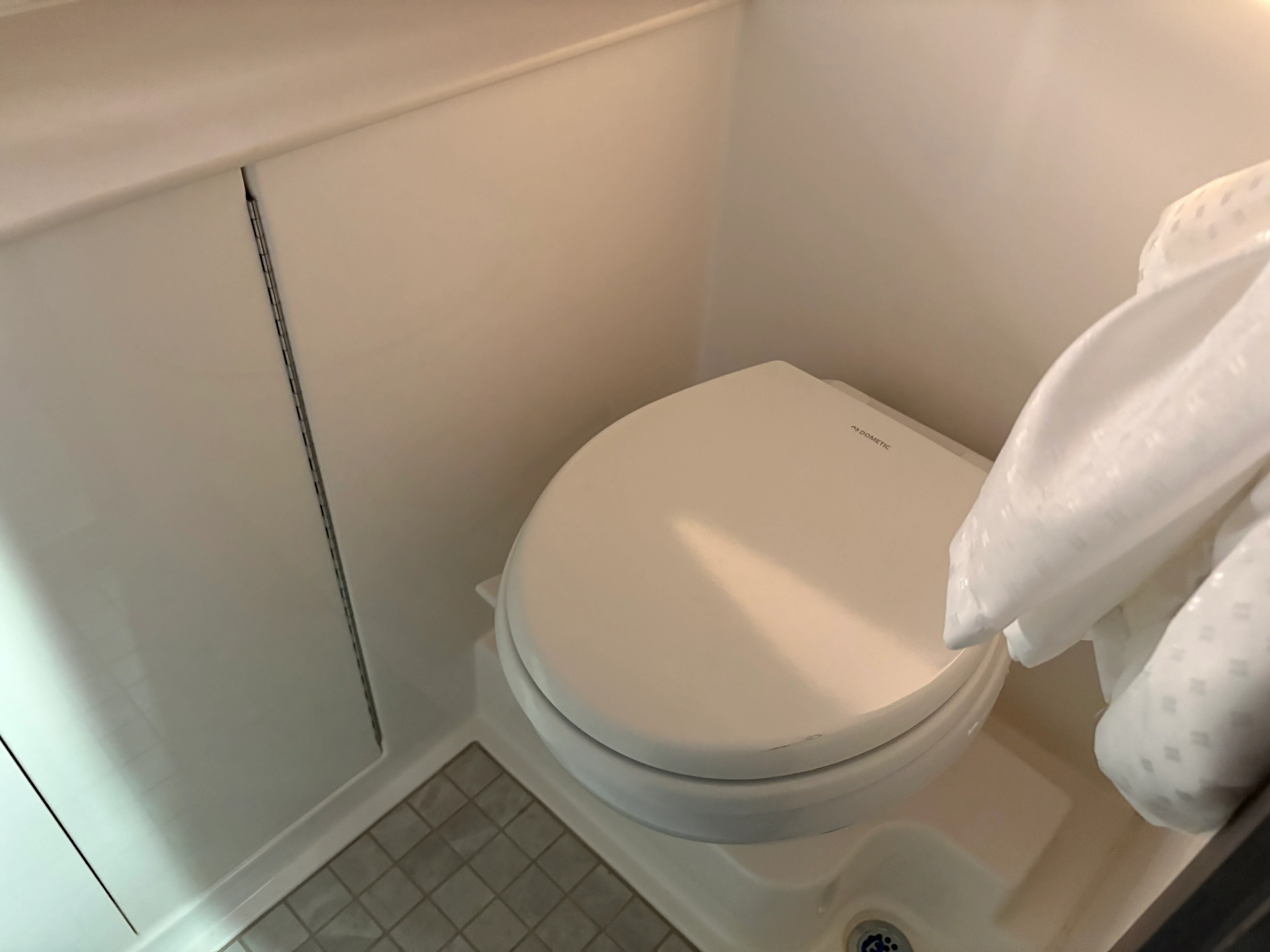 2026 Sea Ray Sundancer 320 Outboard Image Thumbnail #29