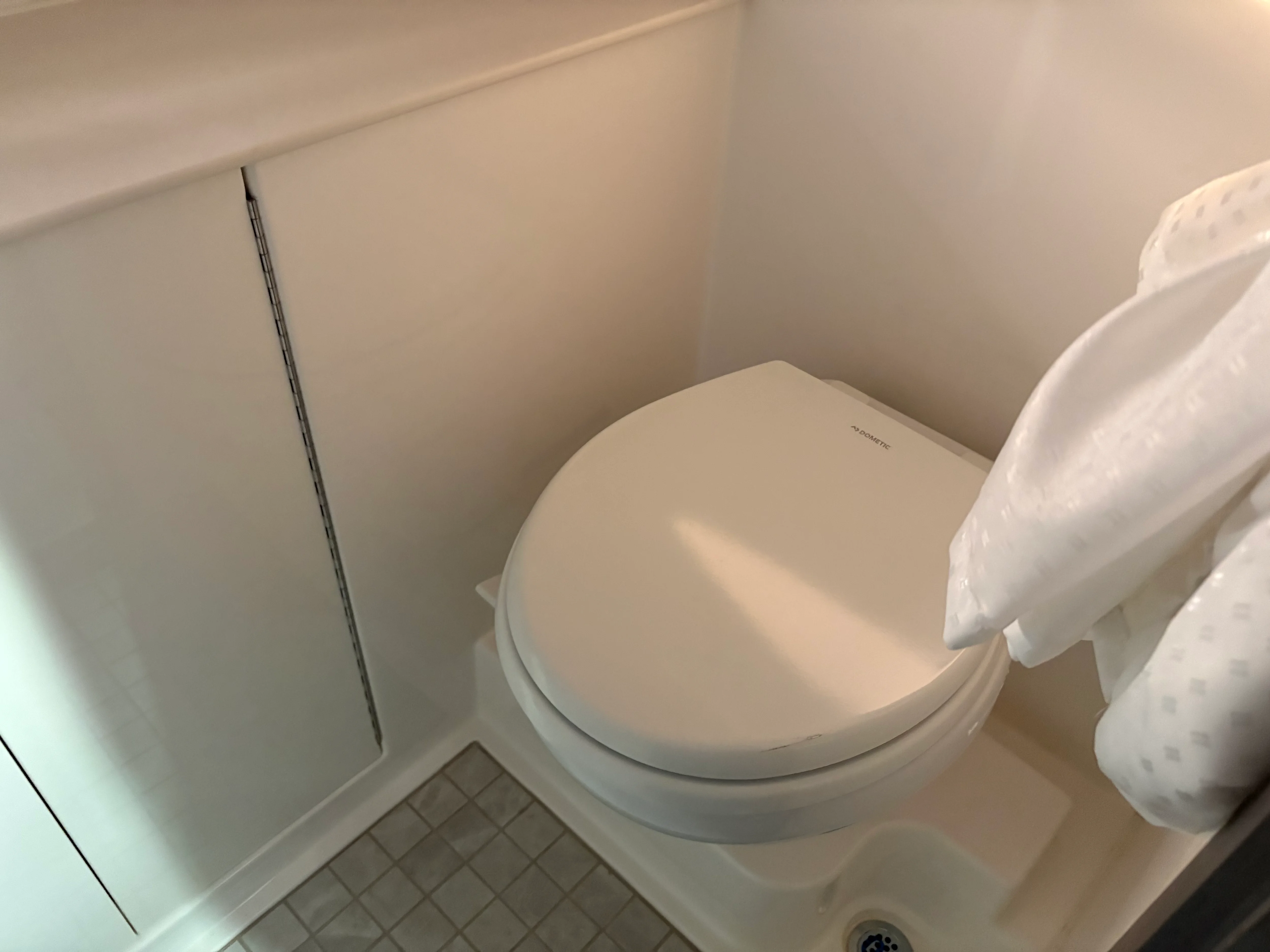 2026 Sea Ray Sundancer 320 Outboard Image Thumbnail #29