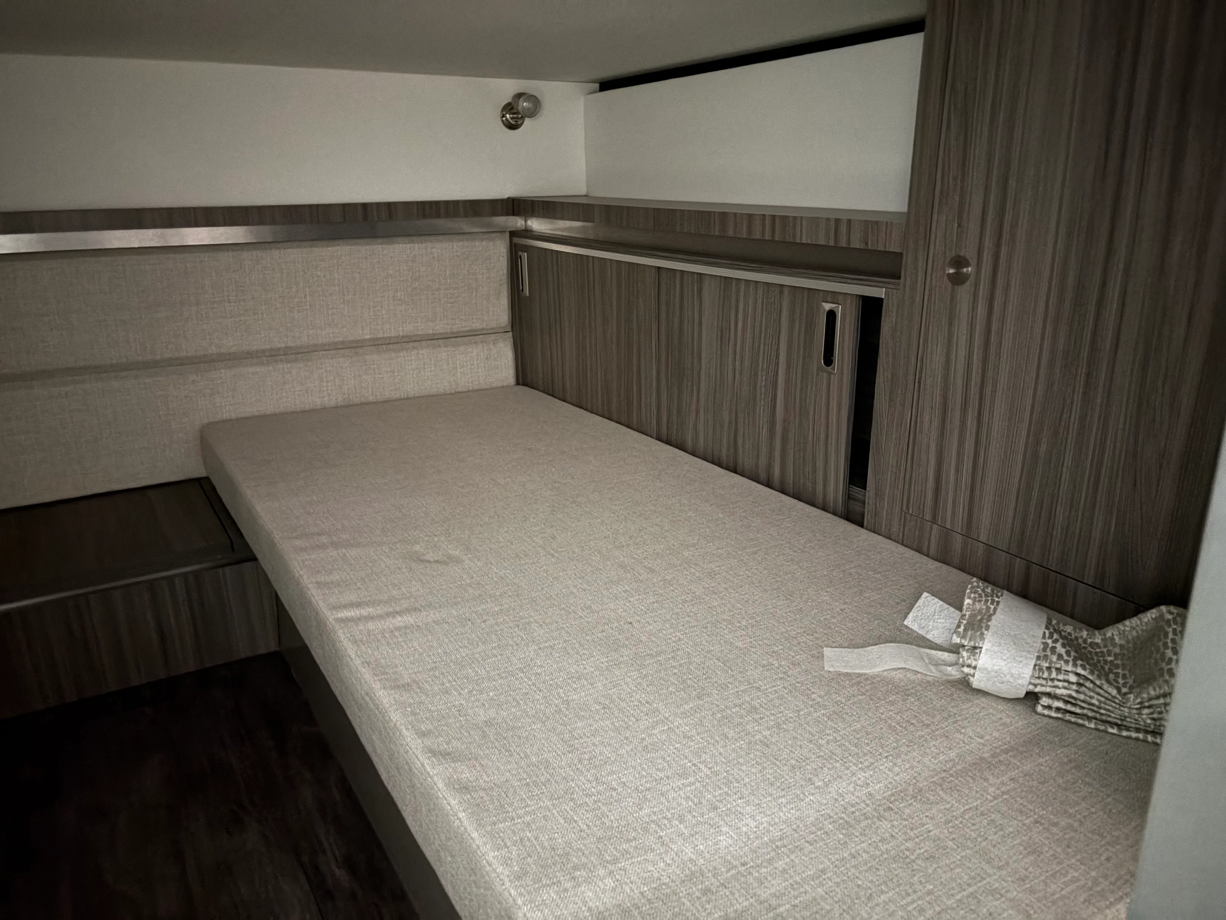 2026 Sea Ray Sundancer 320 Outboard Image Thumbnail #33