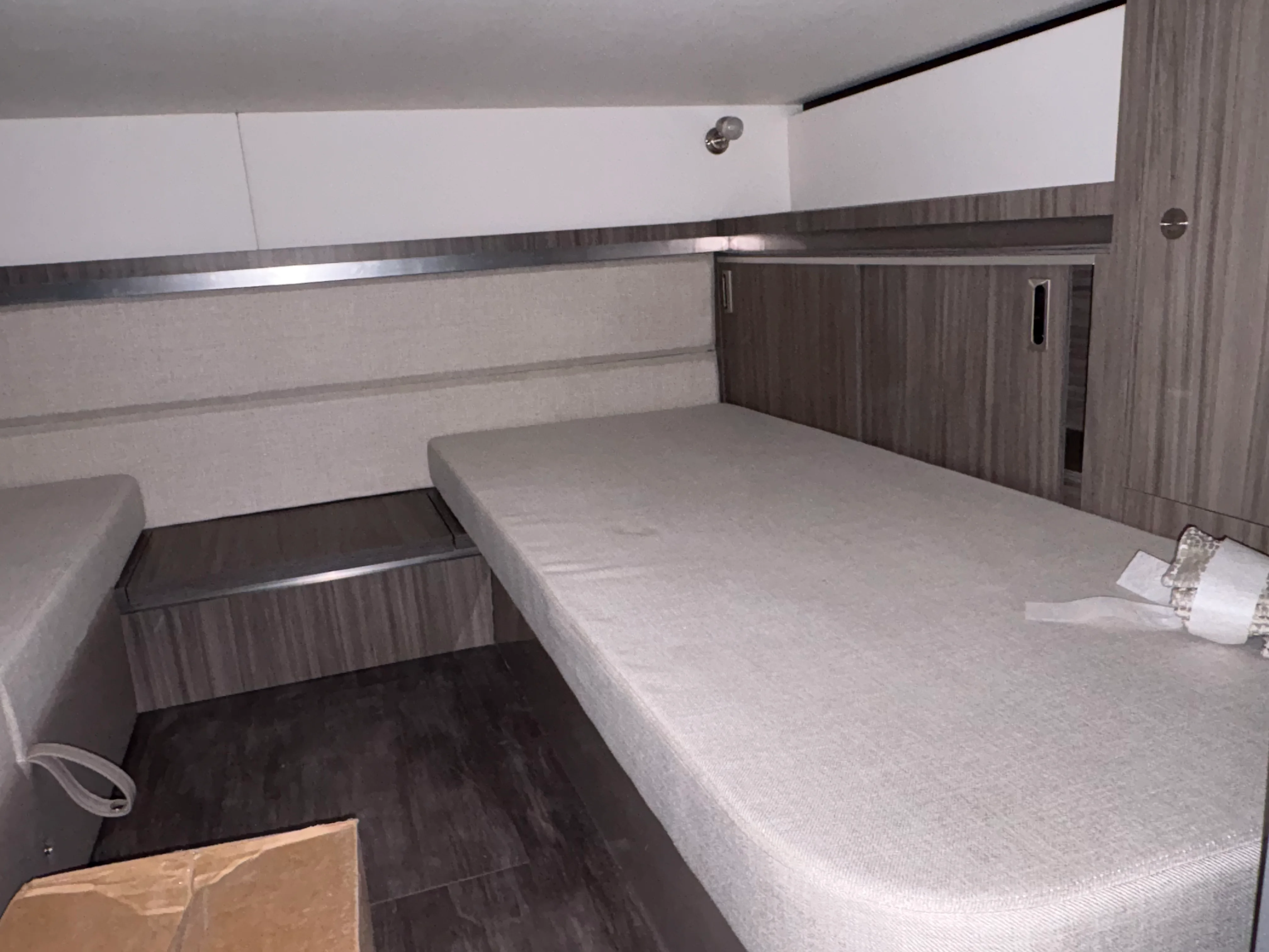 2026 Sea Ray Sundancer 320 Outboard Image Thumbnail #35