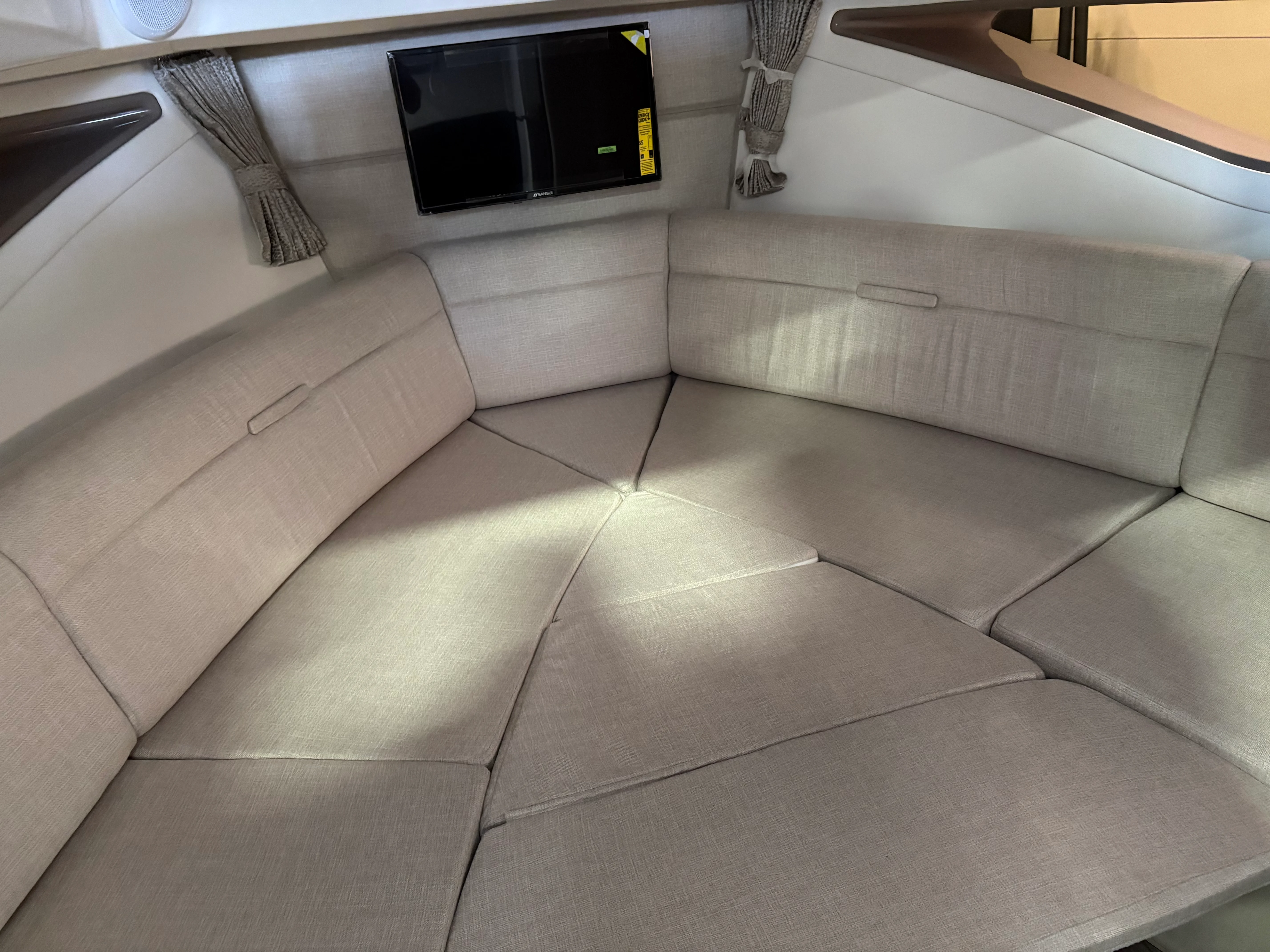 2026 Sea Ray Sundancer 320 Outboard Image Thumbnail #23