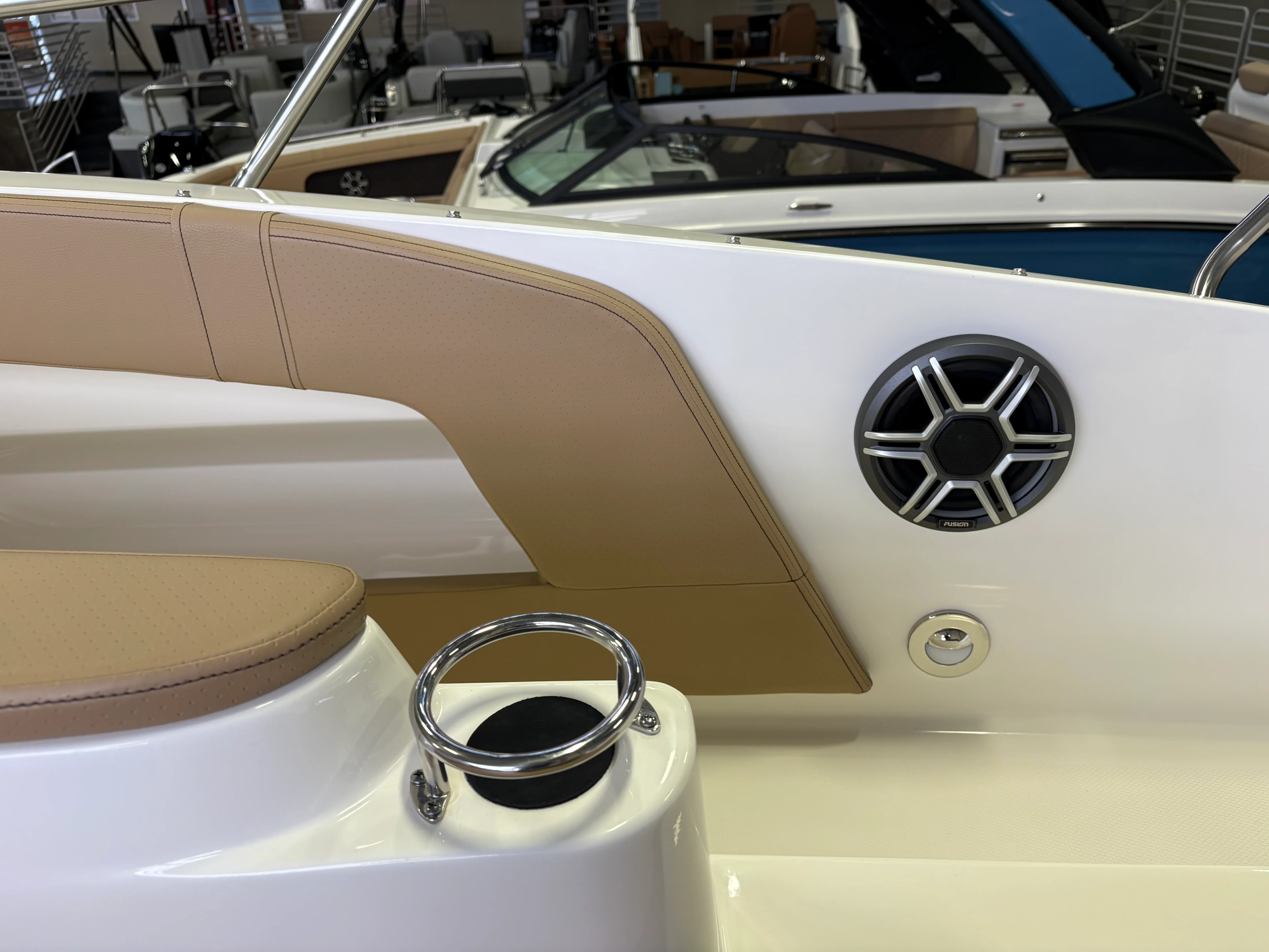 2026 Sea Ray Sundancer 320 Outboard Image Thumbnail #27