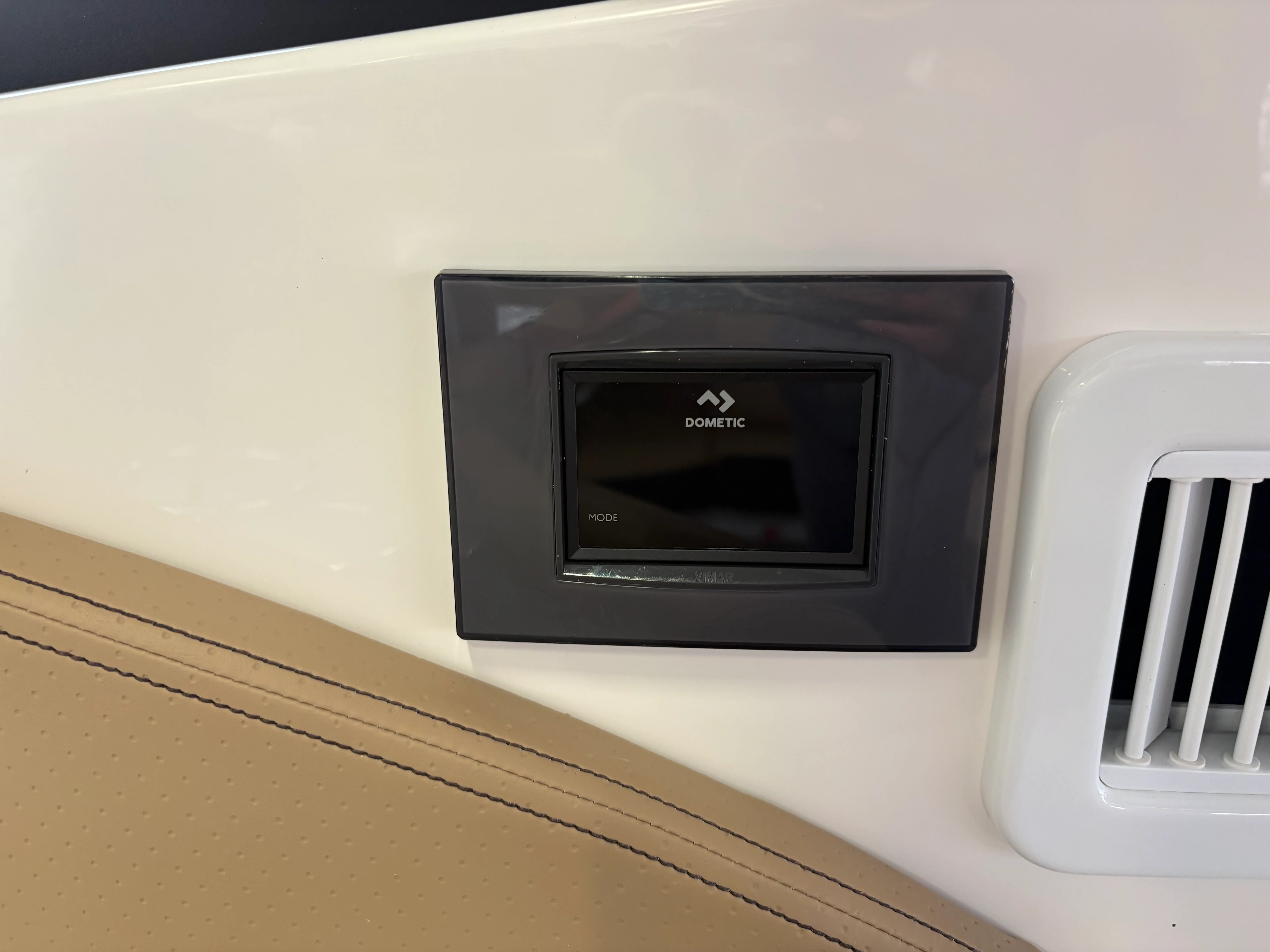 2026 Sea Ray Sundancer 320 Outboard Image Thumbnail #14