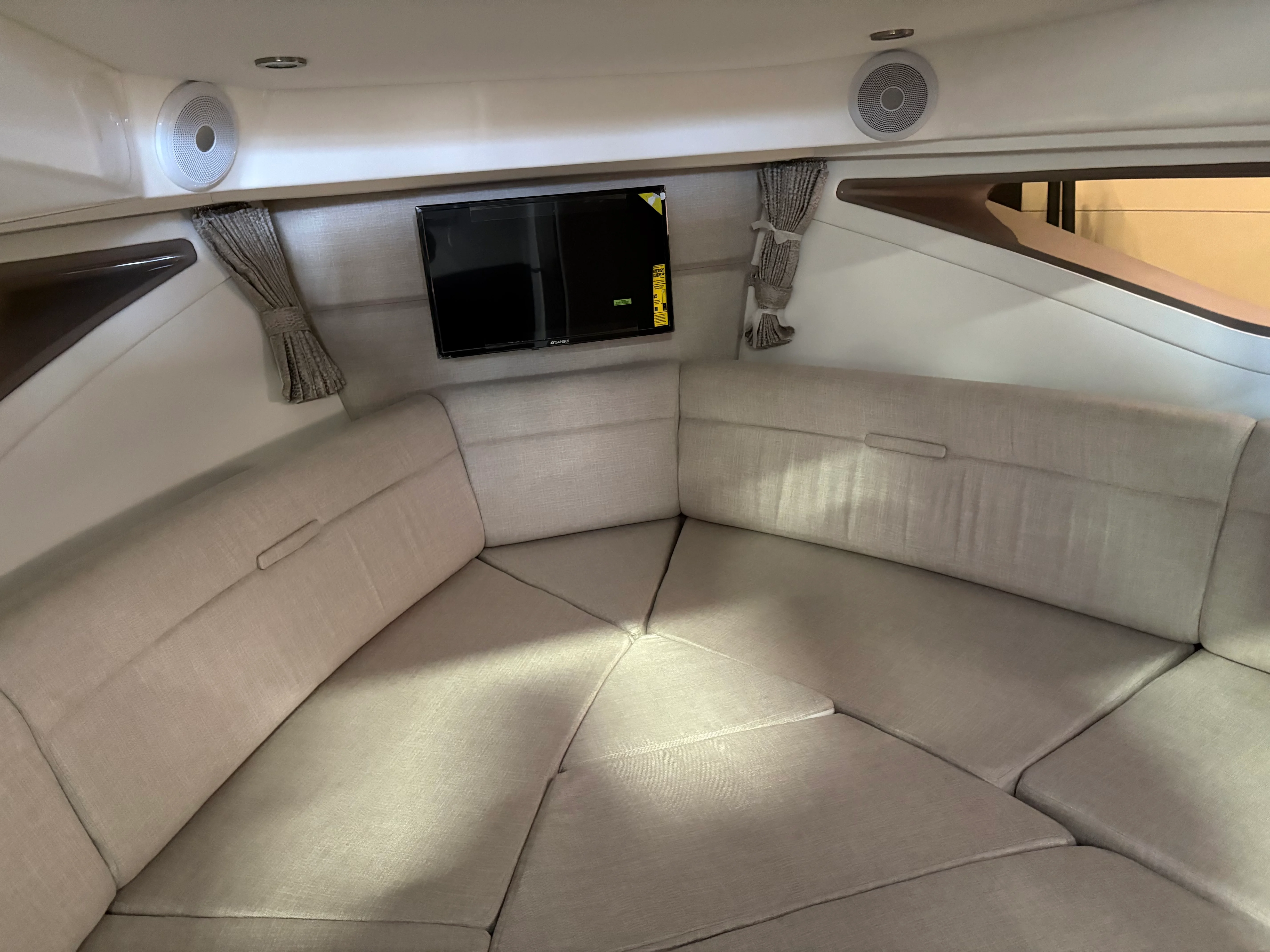 2026 Sea Ray Sundancer 320 Outboard Image Thumbnail #32