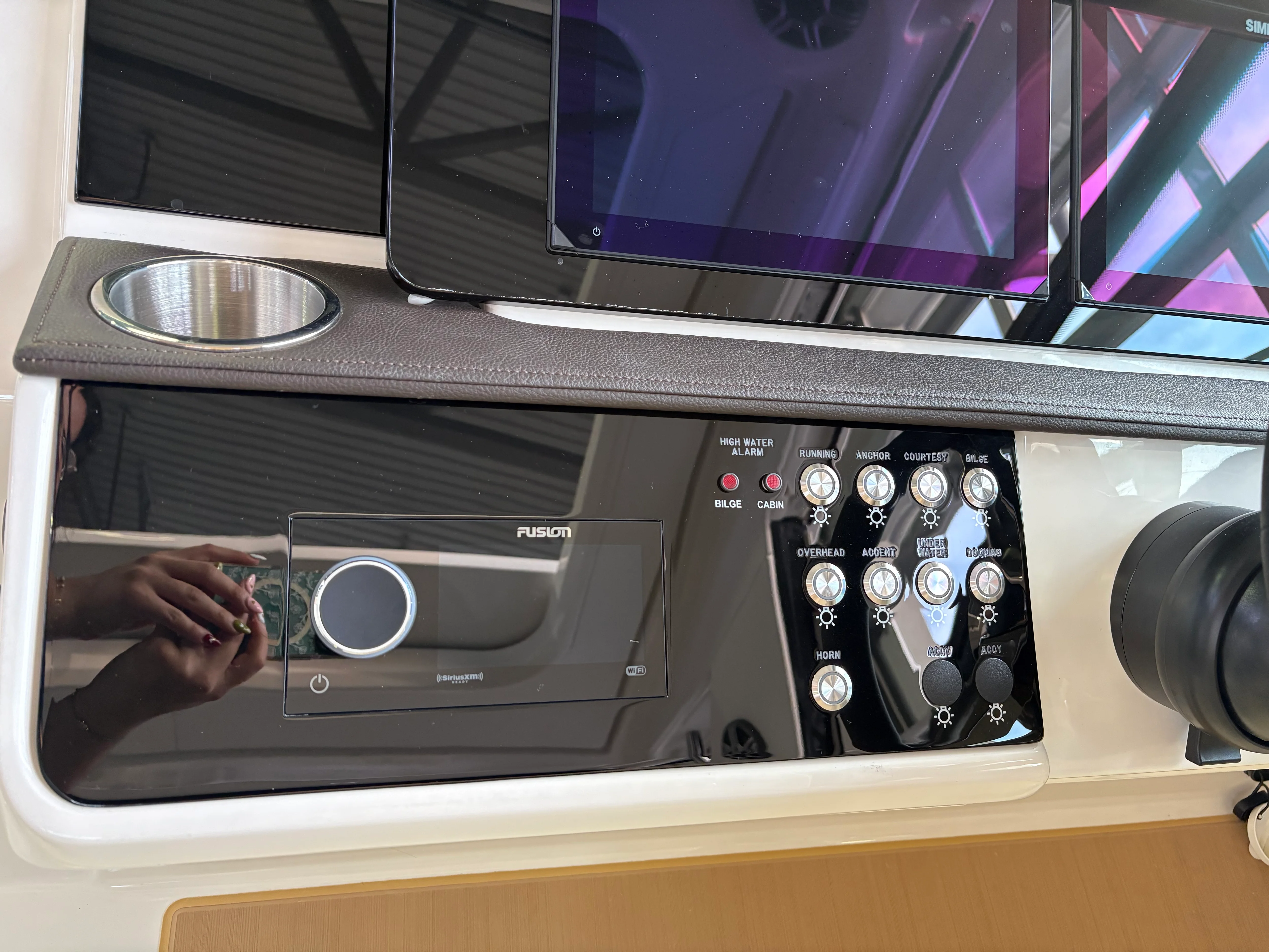 2026 Sea Ray Sundancer 320 Outboard Image Thumbnail #16