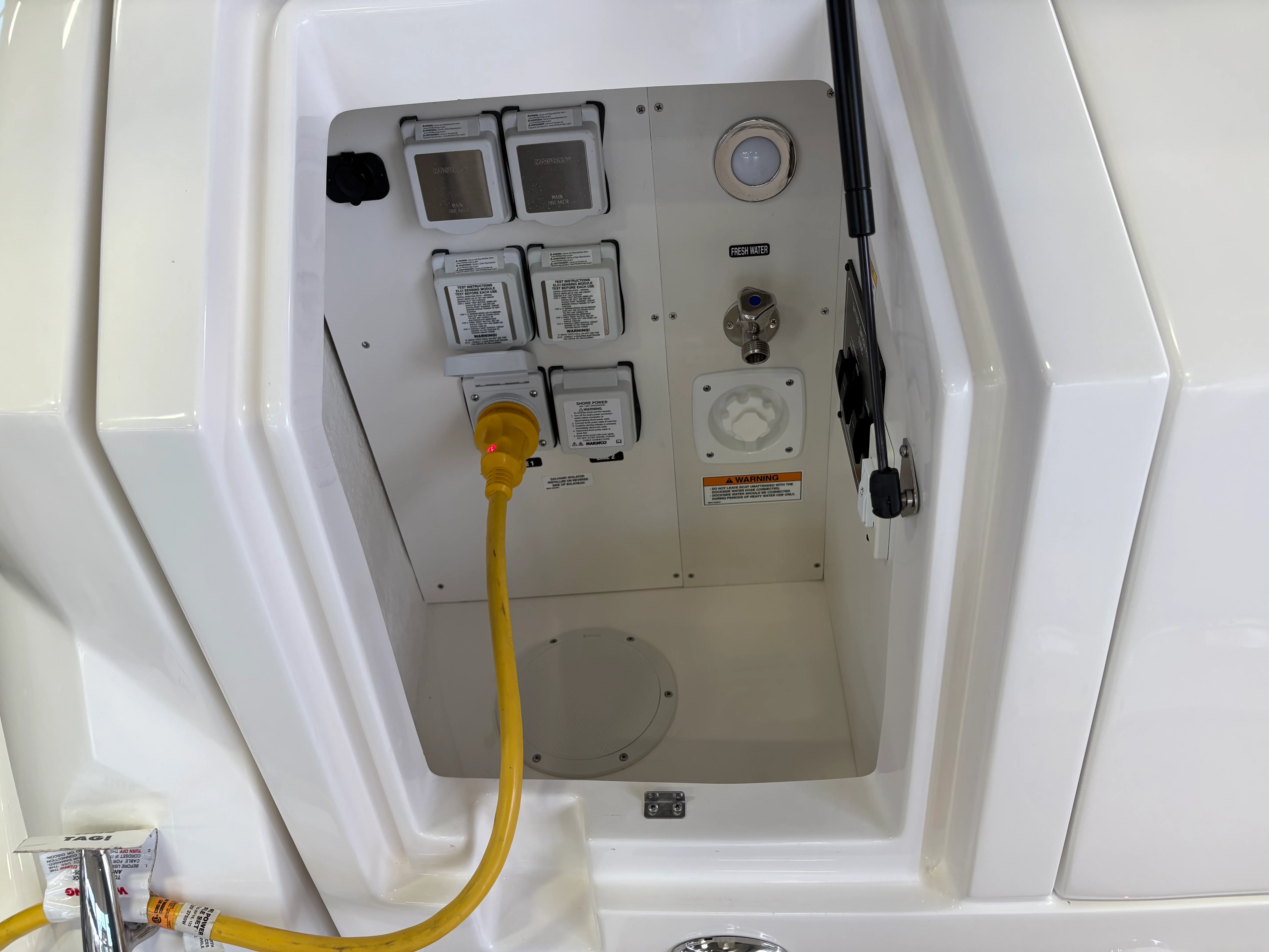 2026 Sea Ray Sundancer 320 Outboard Image Thumbnail #7