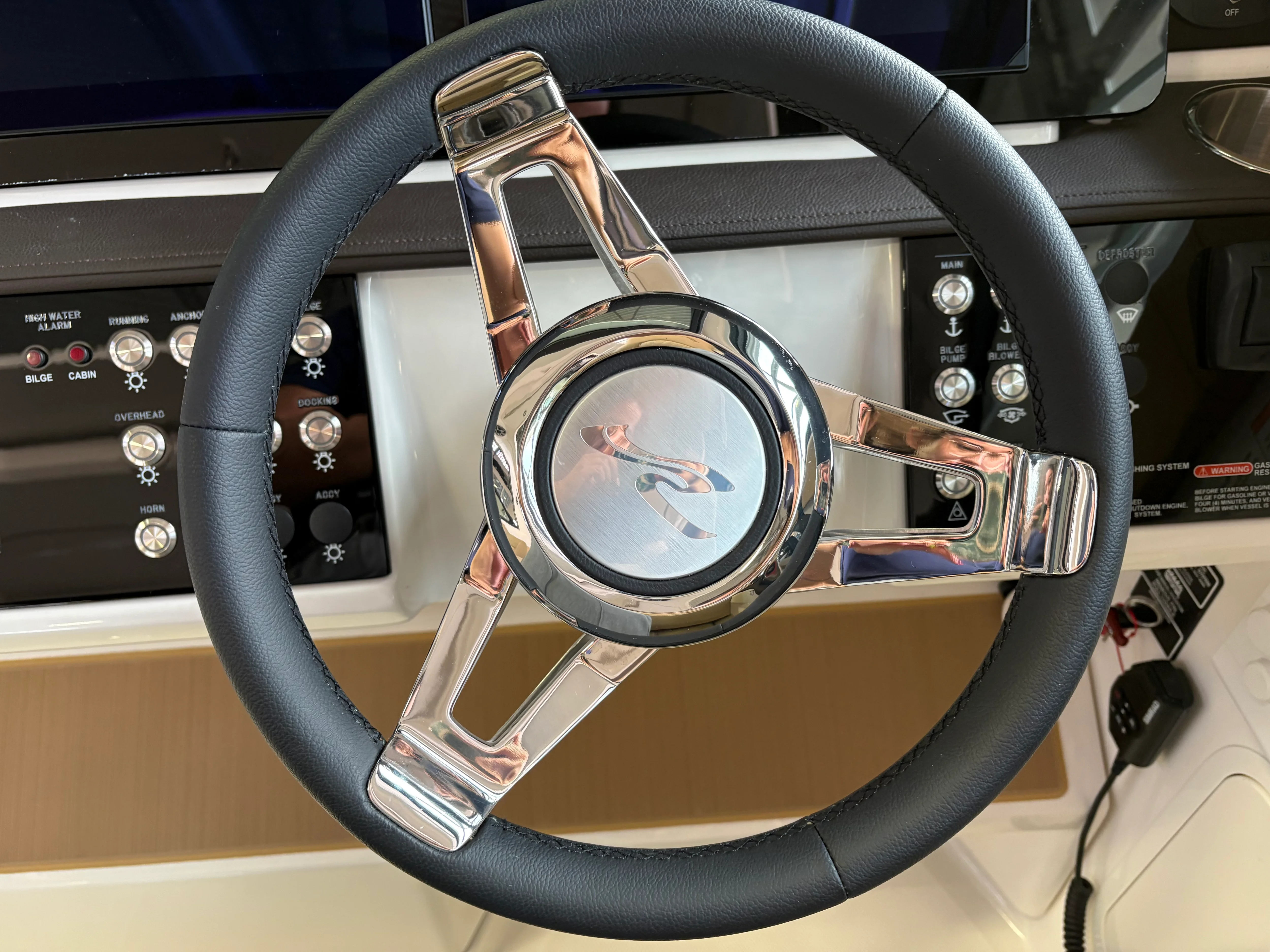 2026 Sea Ray Sundancer 320 Outboard Image Thumbnail #17