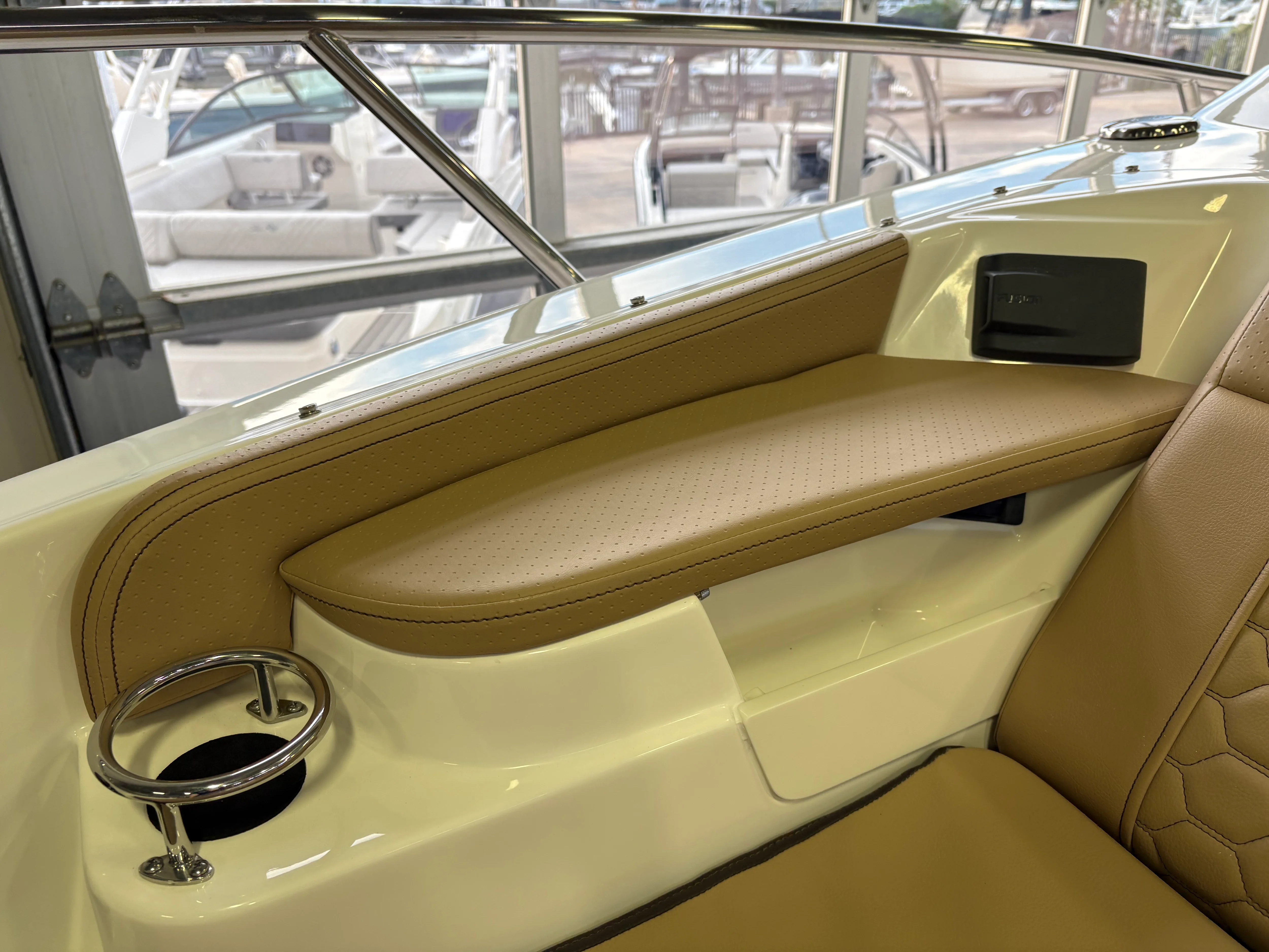 2026 Sea Ray Sundancer 320 Outboard Image Thumbnail #19