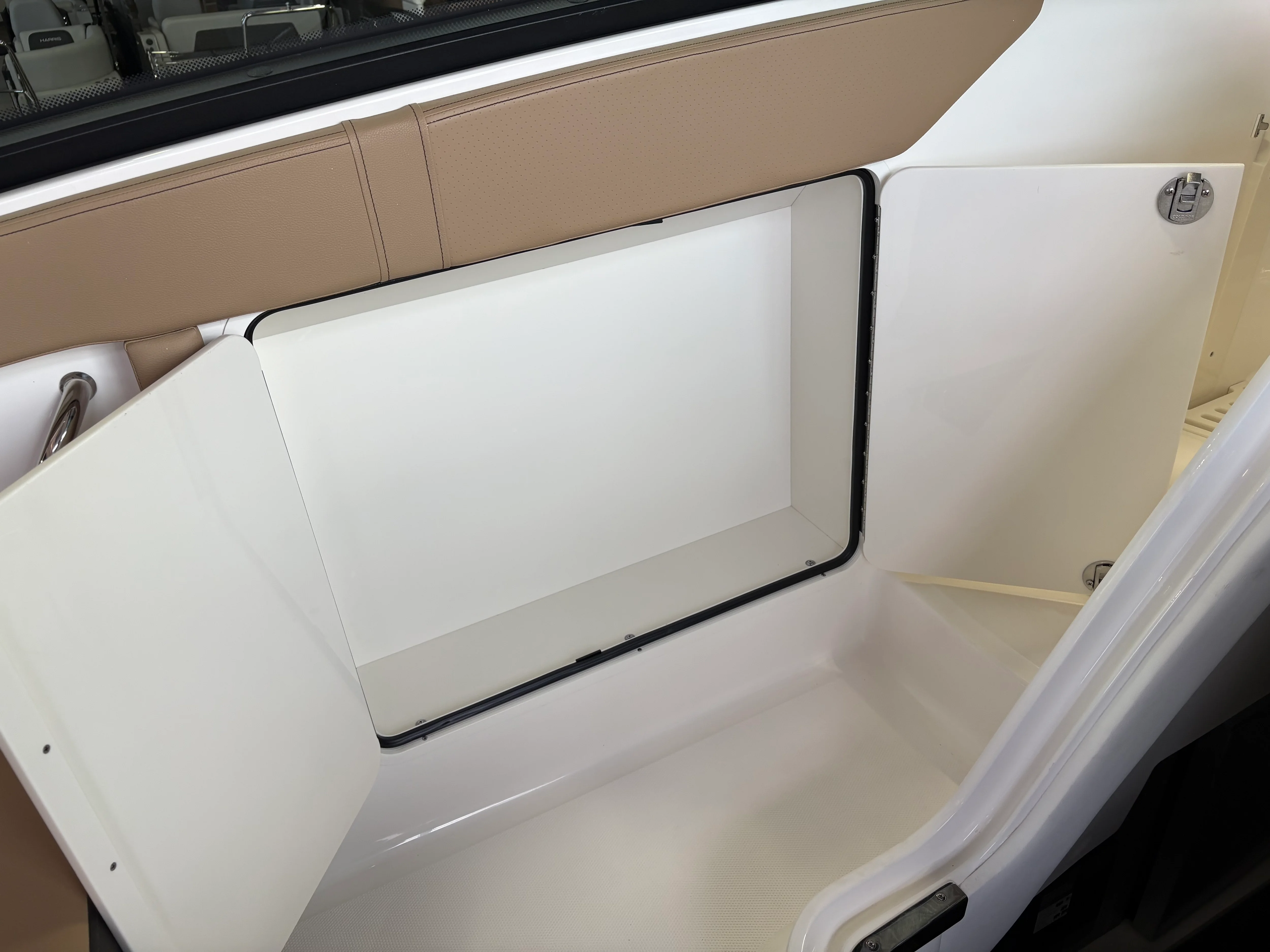 2026 Sea Ray Sundancer 320 Outboard Image Thumbnail #22