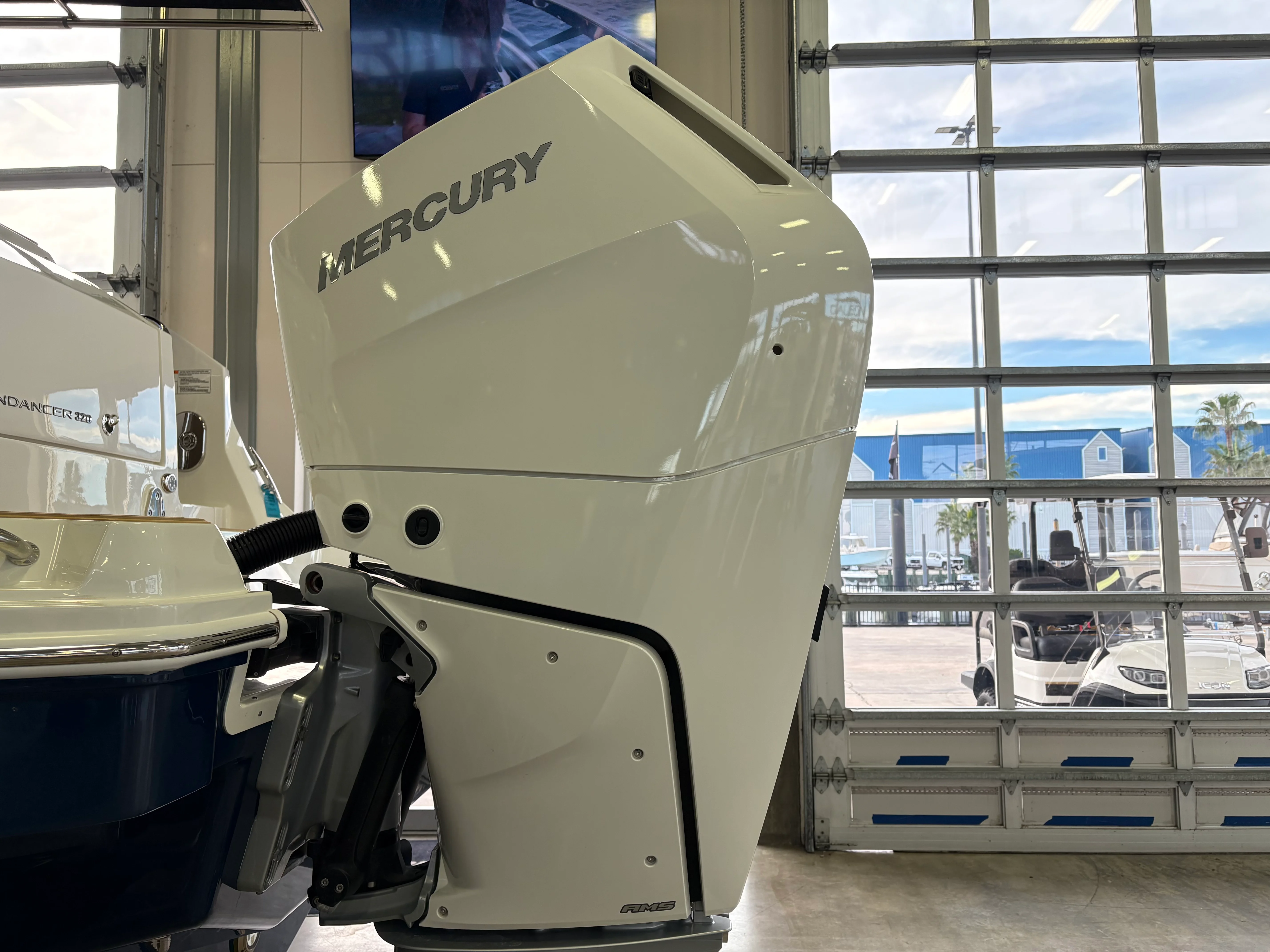 2026 Sea Ray Sundancer 320 Outboard Image Thumbnail #2