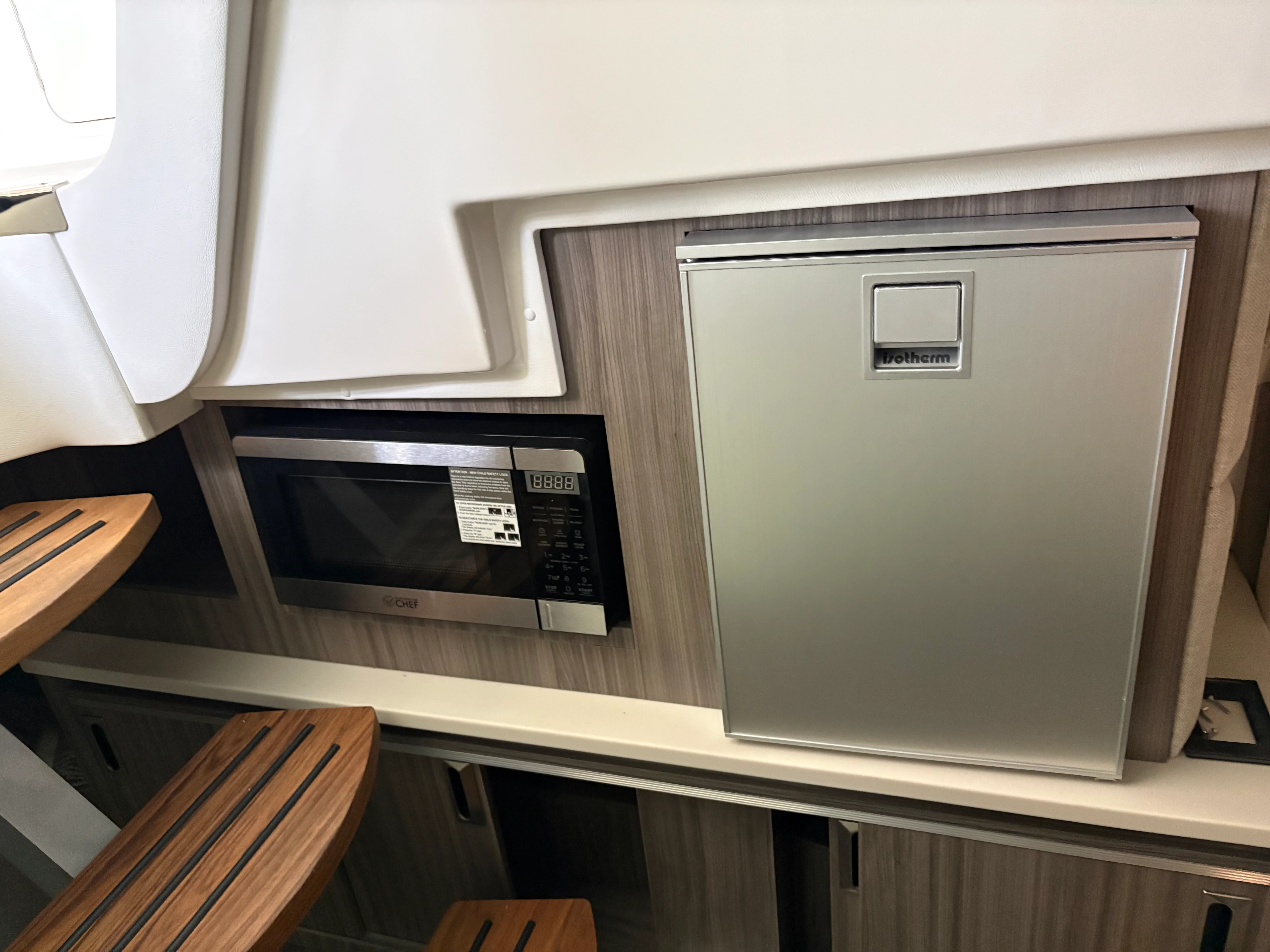 2026 Sea Ray Sundancer 320 Outboard Image Thumbnail #25