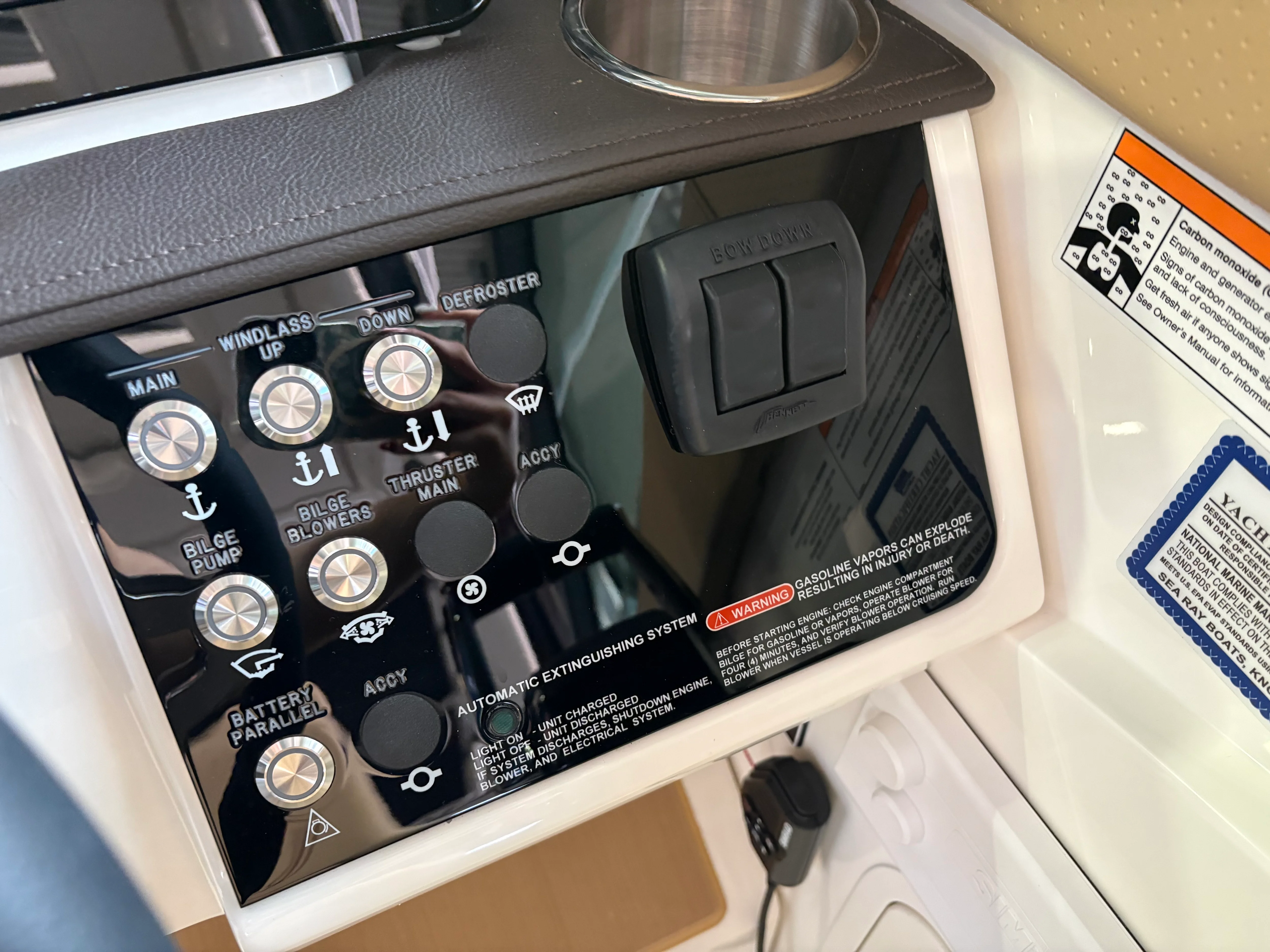 2026 Sea Ray Sundancer 320 Outboard Image Thumbnail #8