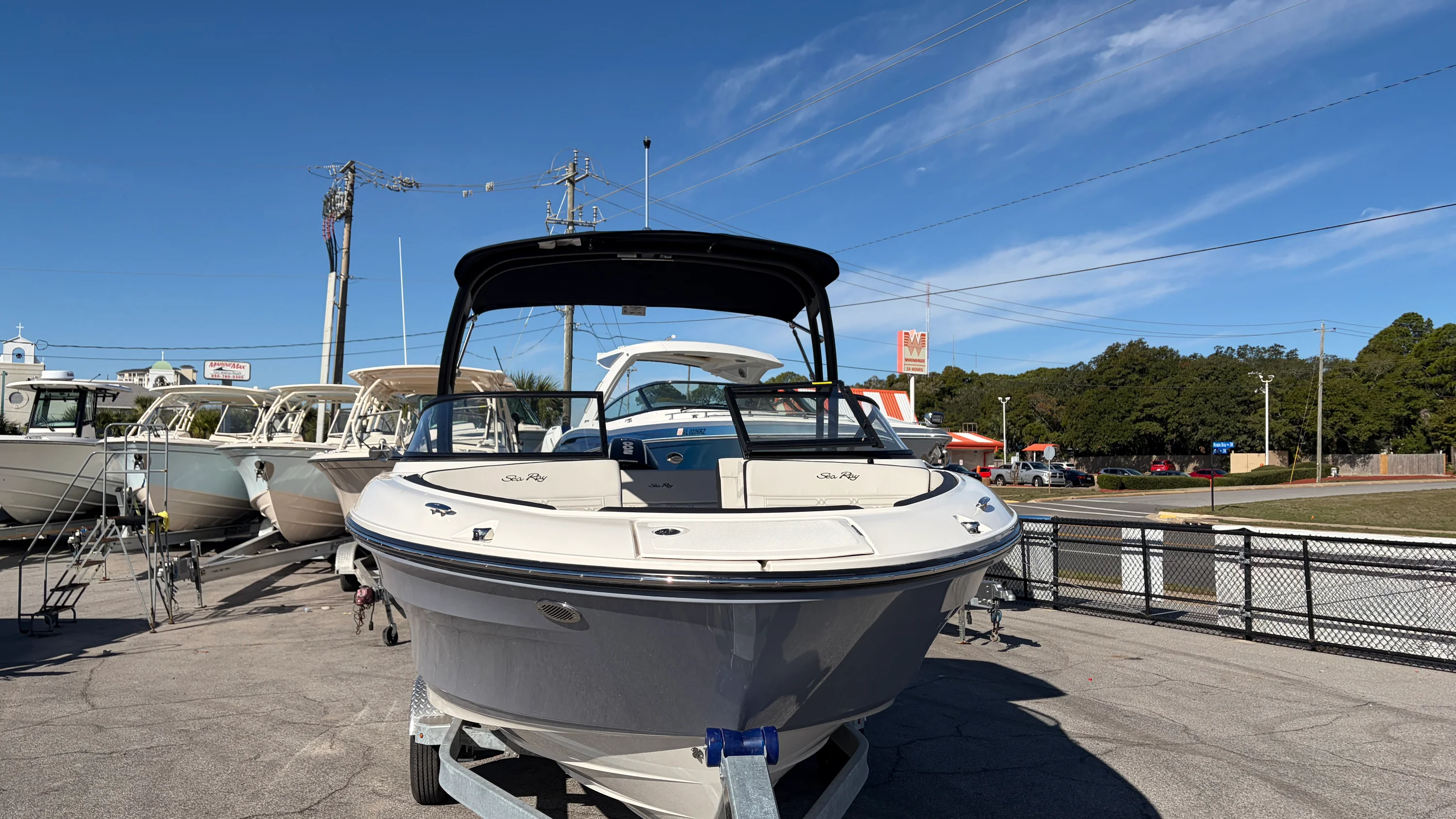 2026 Sea Ray SPX 210 Outboard Image Thumbnail #2