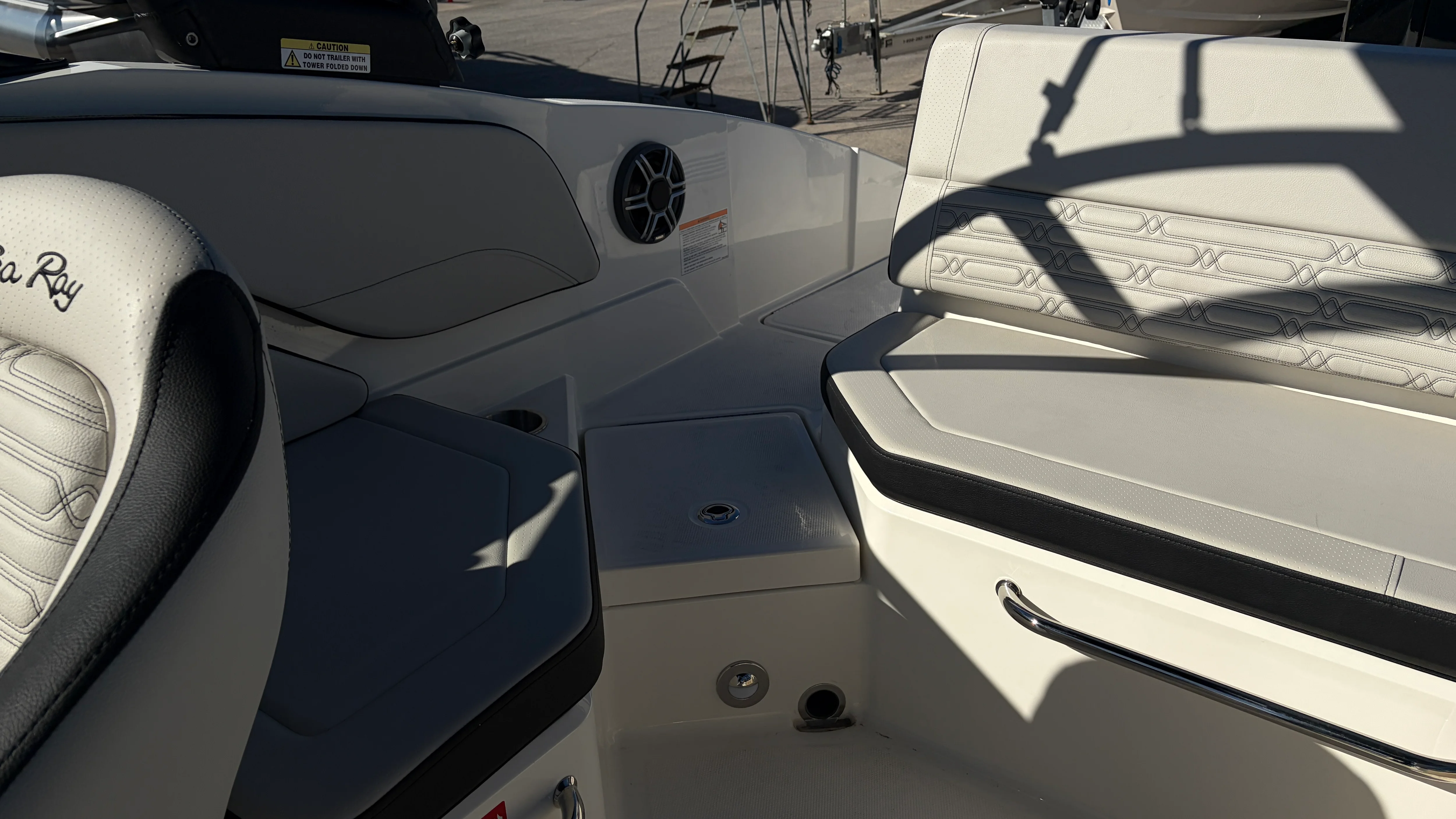 2026 Sea Ray SPX 210 Outboard Image Thumbnail #21