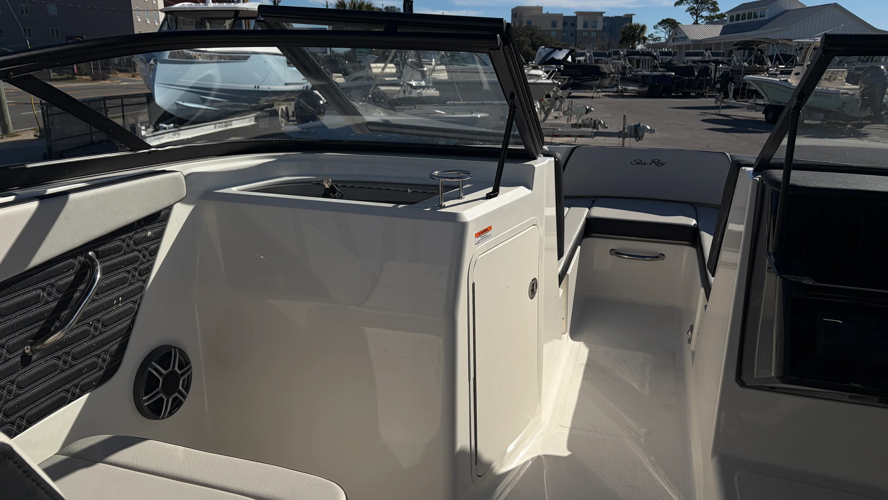 2026 Sea Ray SPX 210 Outboard Image Thumbnail #17