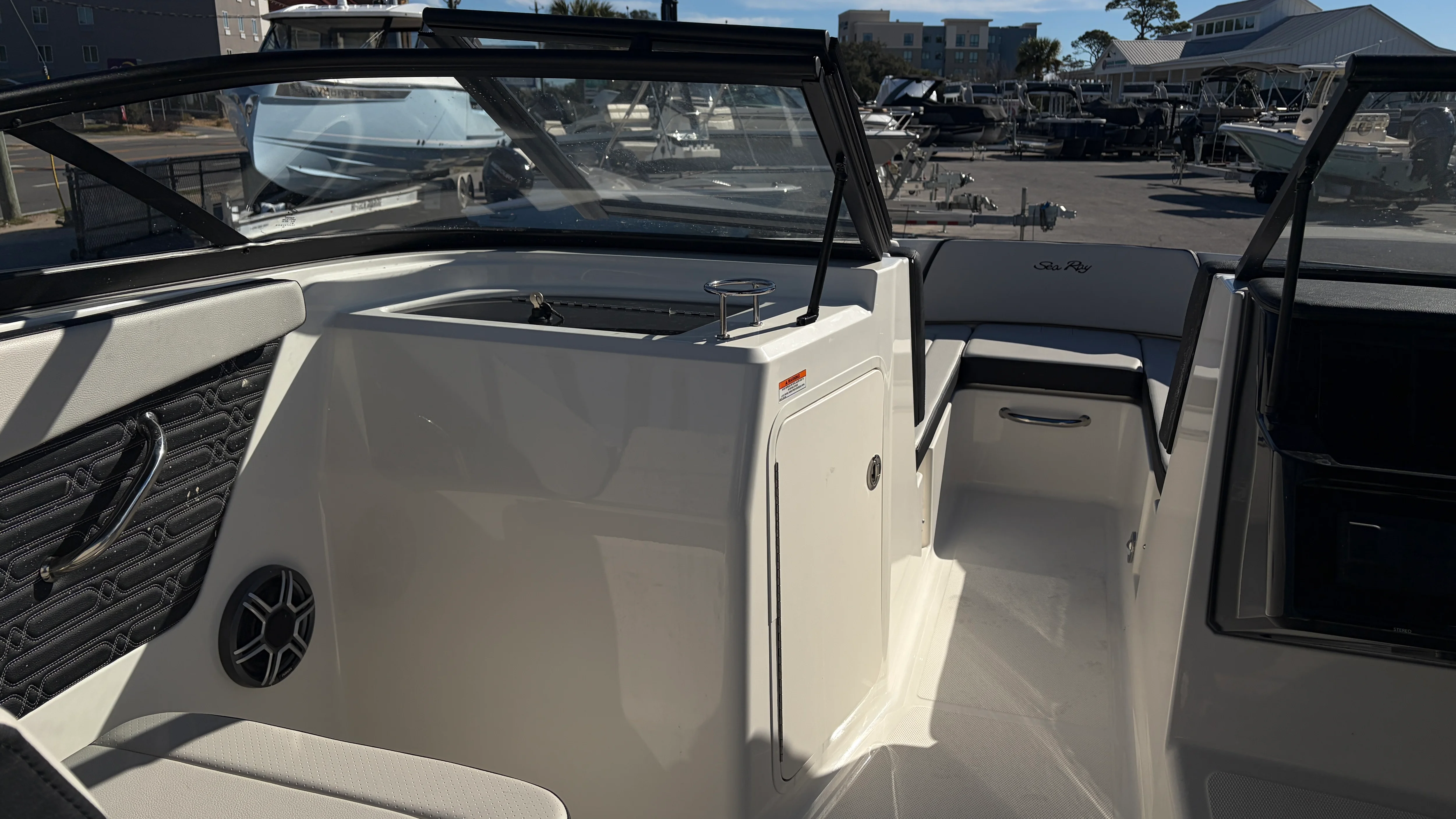 2026 Sea Ray SPX 210 Outboard Image Thumbnail #17