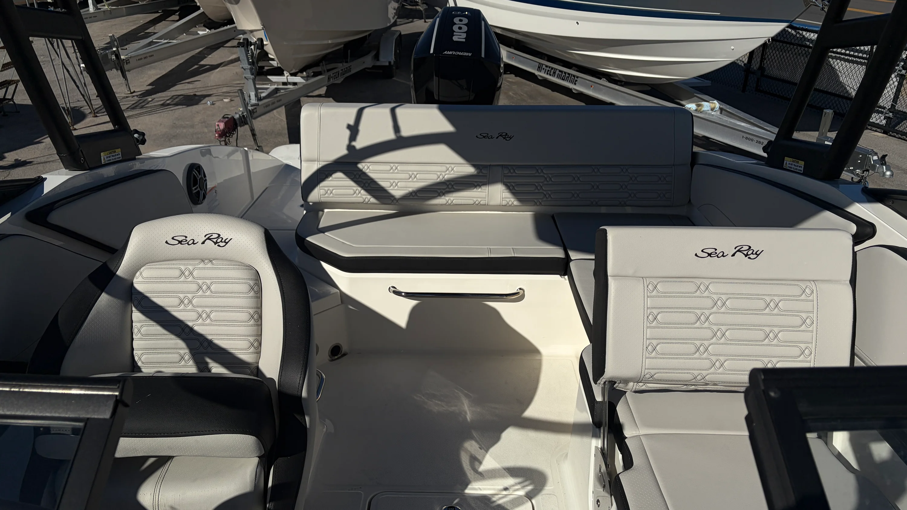 2026 Sea Ray SPX 210 Outboard Image Thumbnail #18
