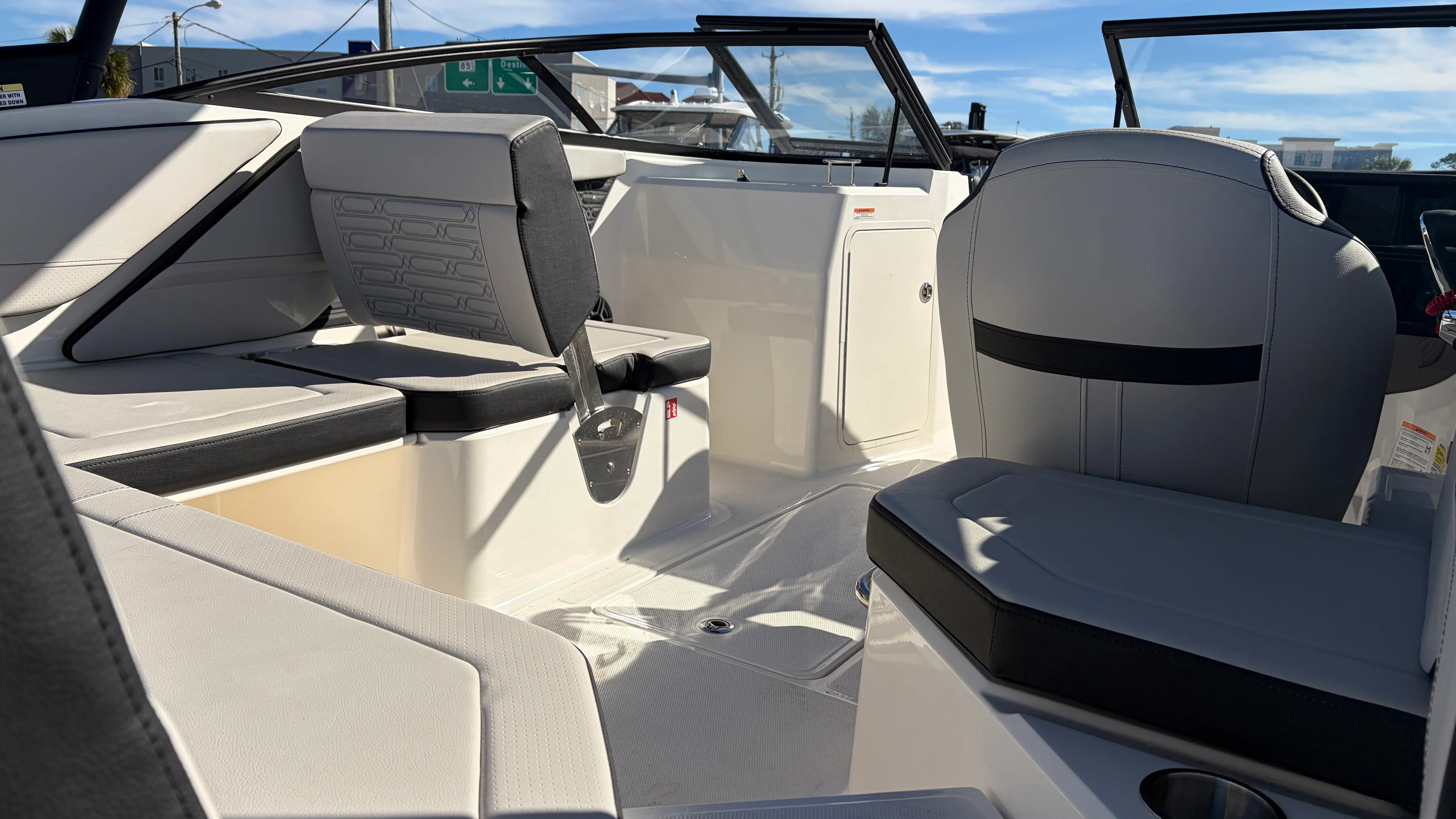 2026 Sea Ray SPX 210 Outboard Image Thumbnail #12