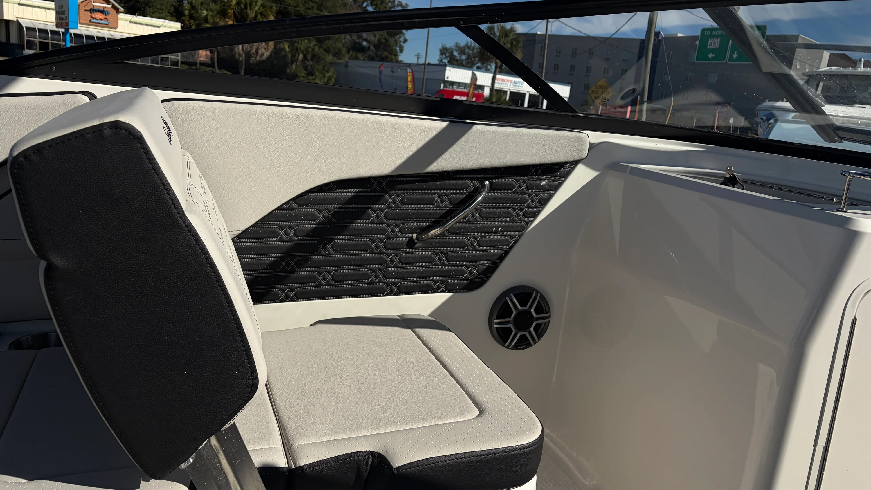 2026 Sea Ray SPX 210 Outboard Image Thumbnail #22