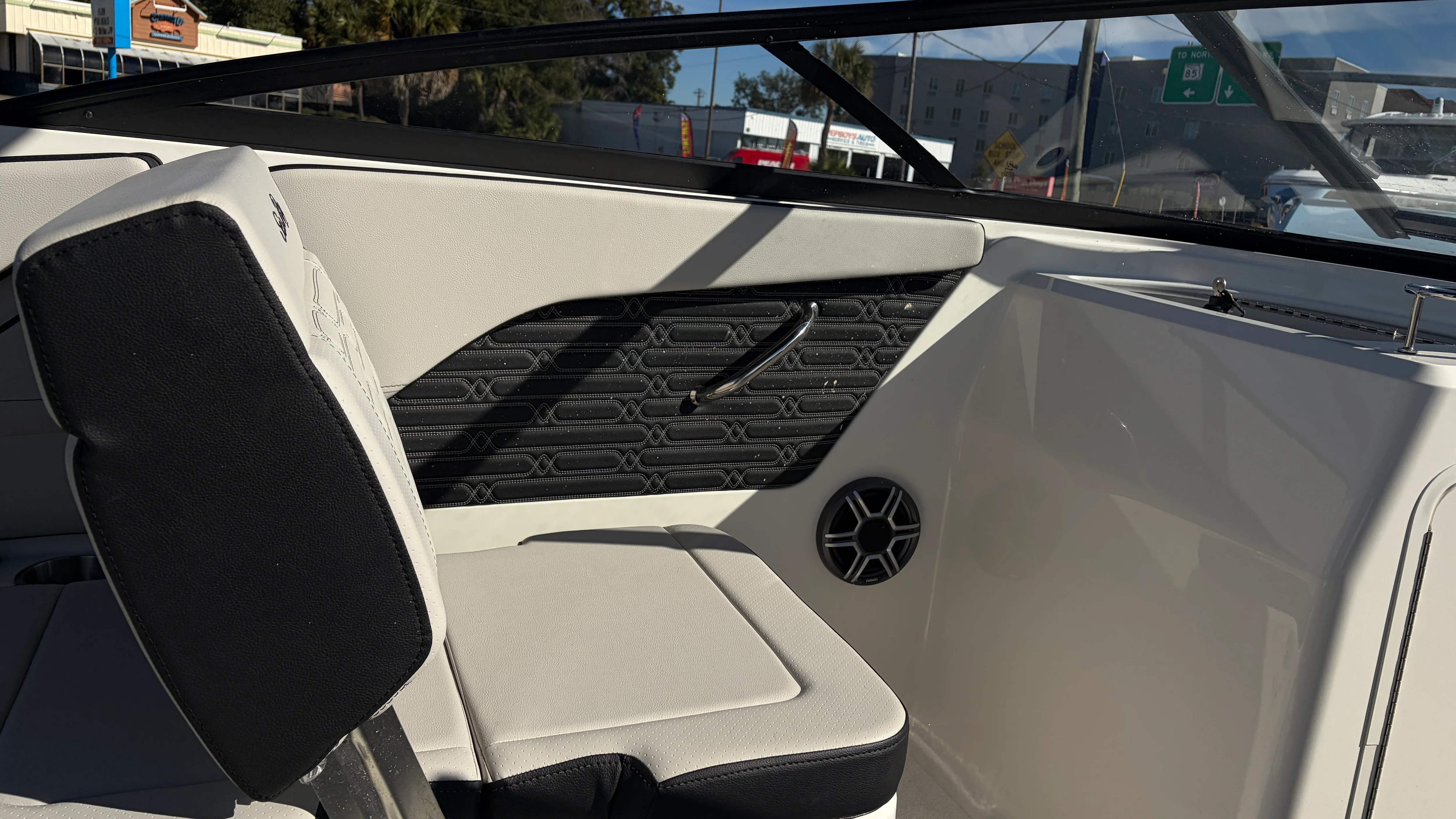 2026 Sea Ray SPX 210 Outboard Image Thumbnail #22