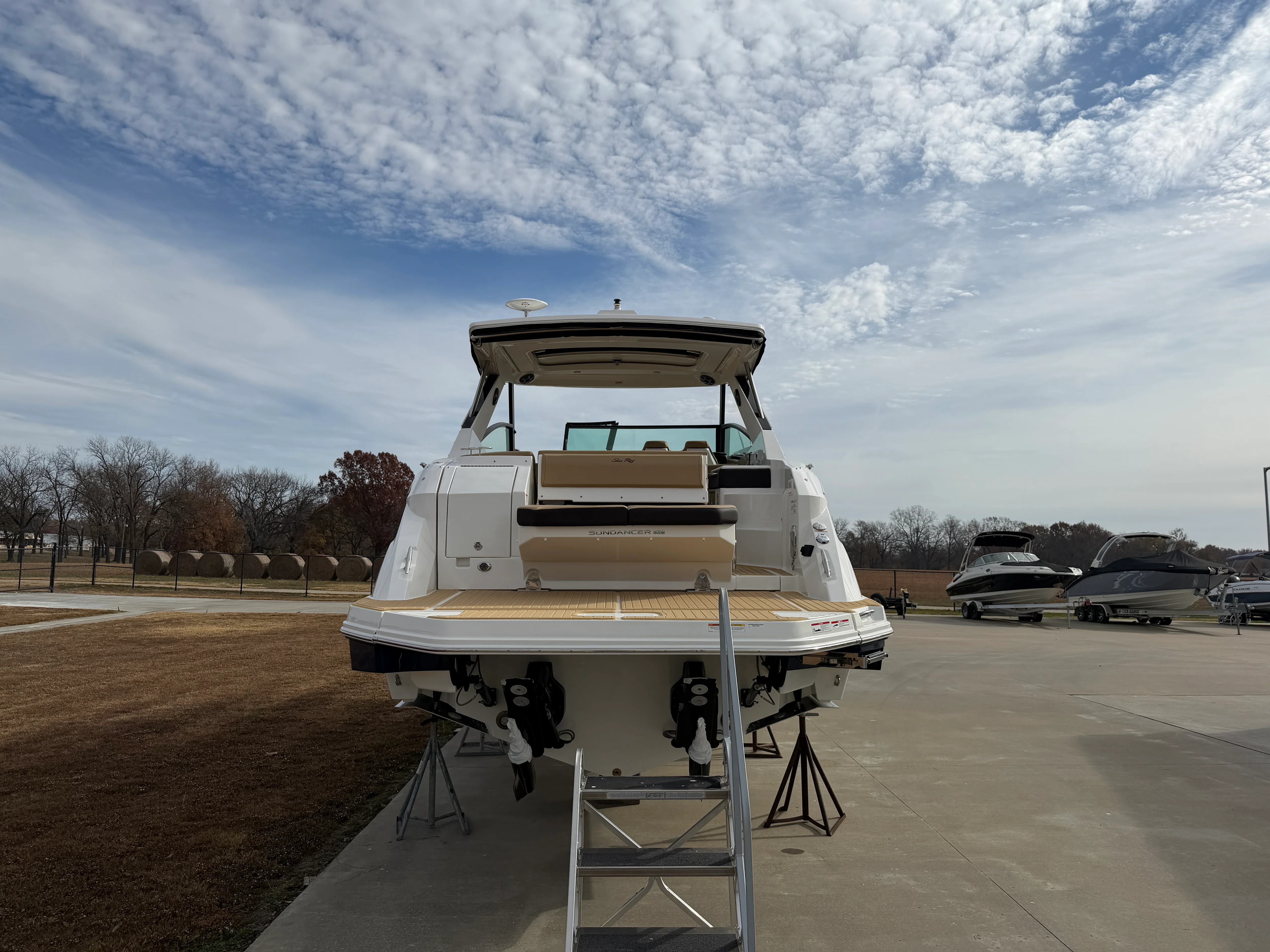 2026 Sea Ray Sundancer 320 Image Thumbnail #3