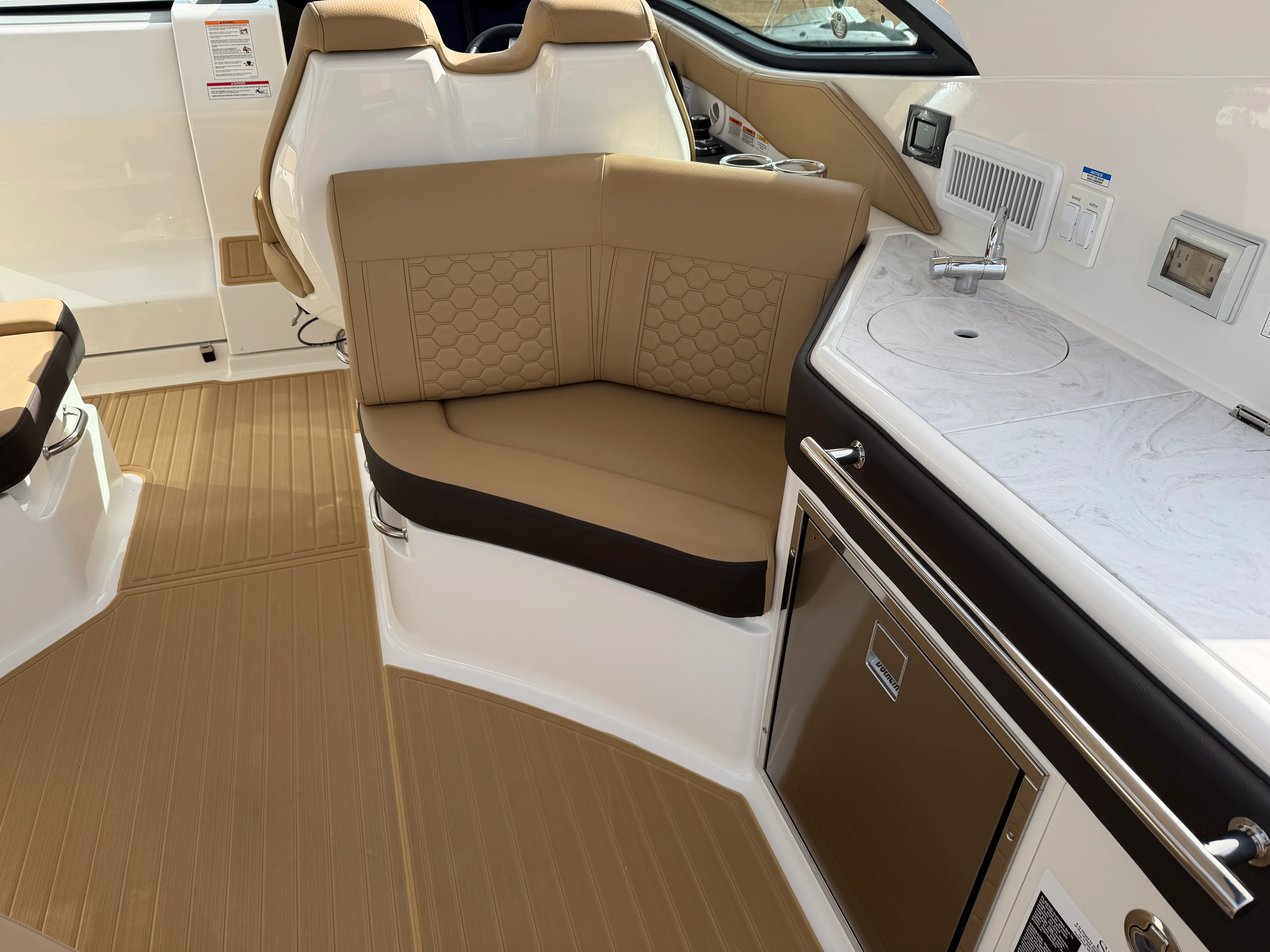 2026 Sea Ray Sundancer 320 Image Thumbnail #14