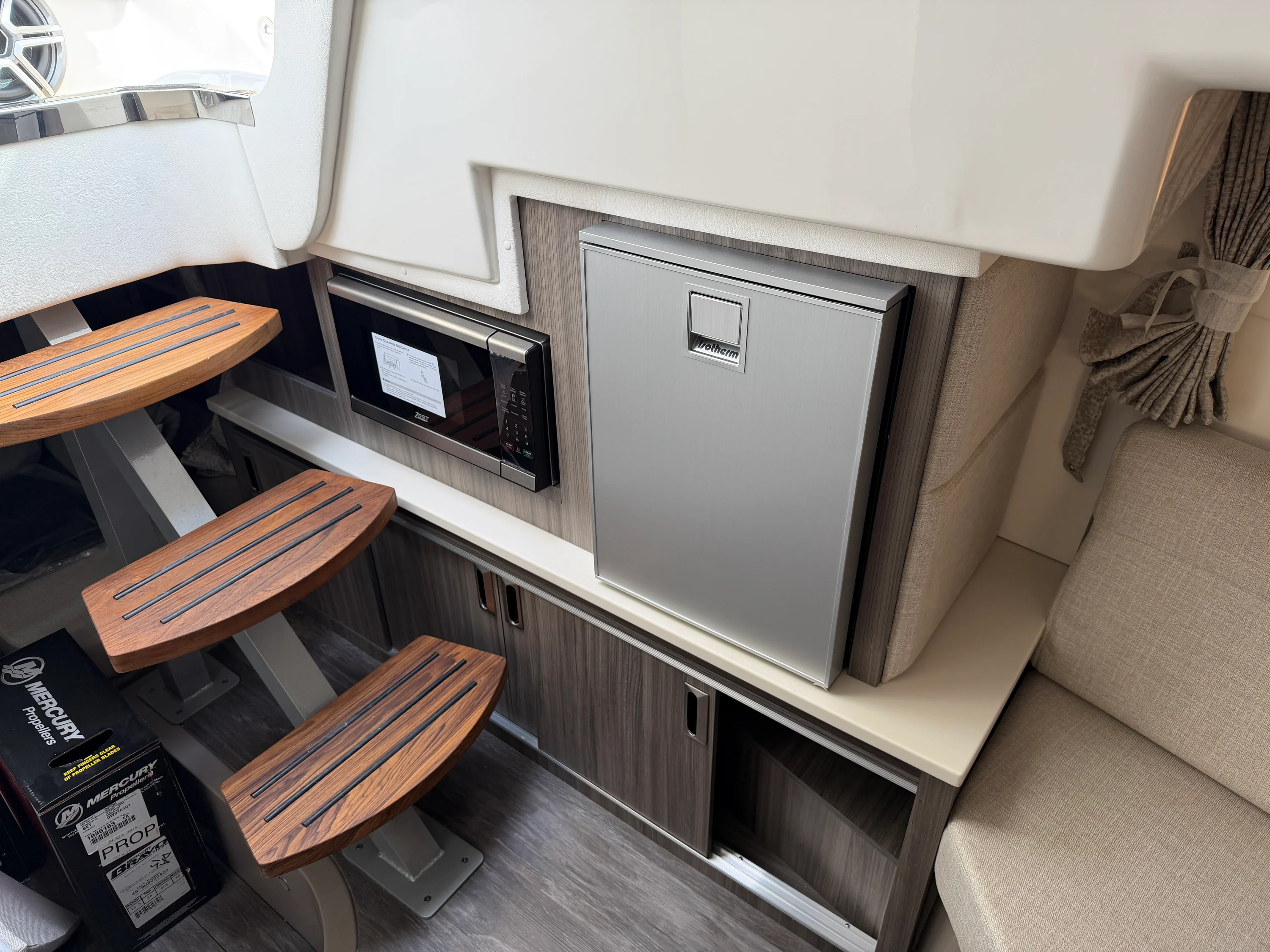 2026 Sea Ray Sundancer 320 Image Thumbnail #31