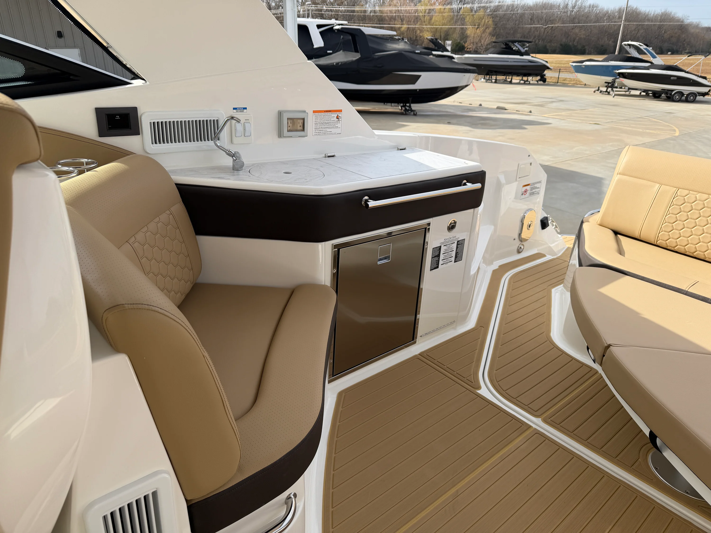 2026 Sea Ray Sundancer 320 Image Thumbnail #12