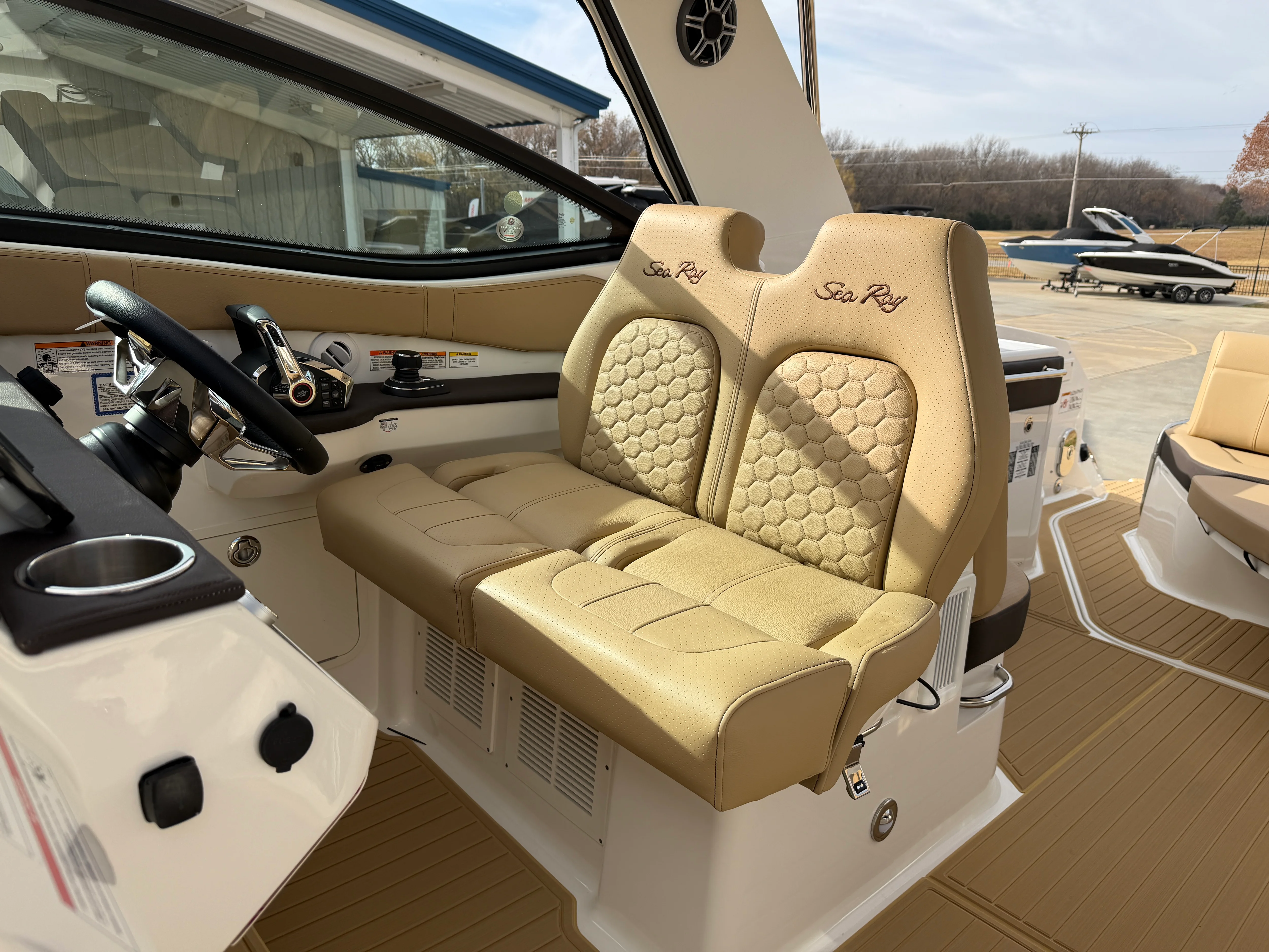 2026 Sea Ray Sundancer 320 Image Thumbnail #18