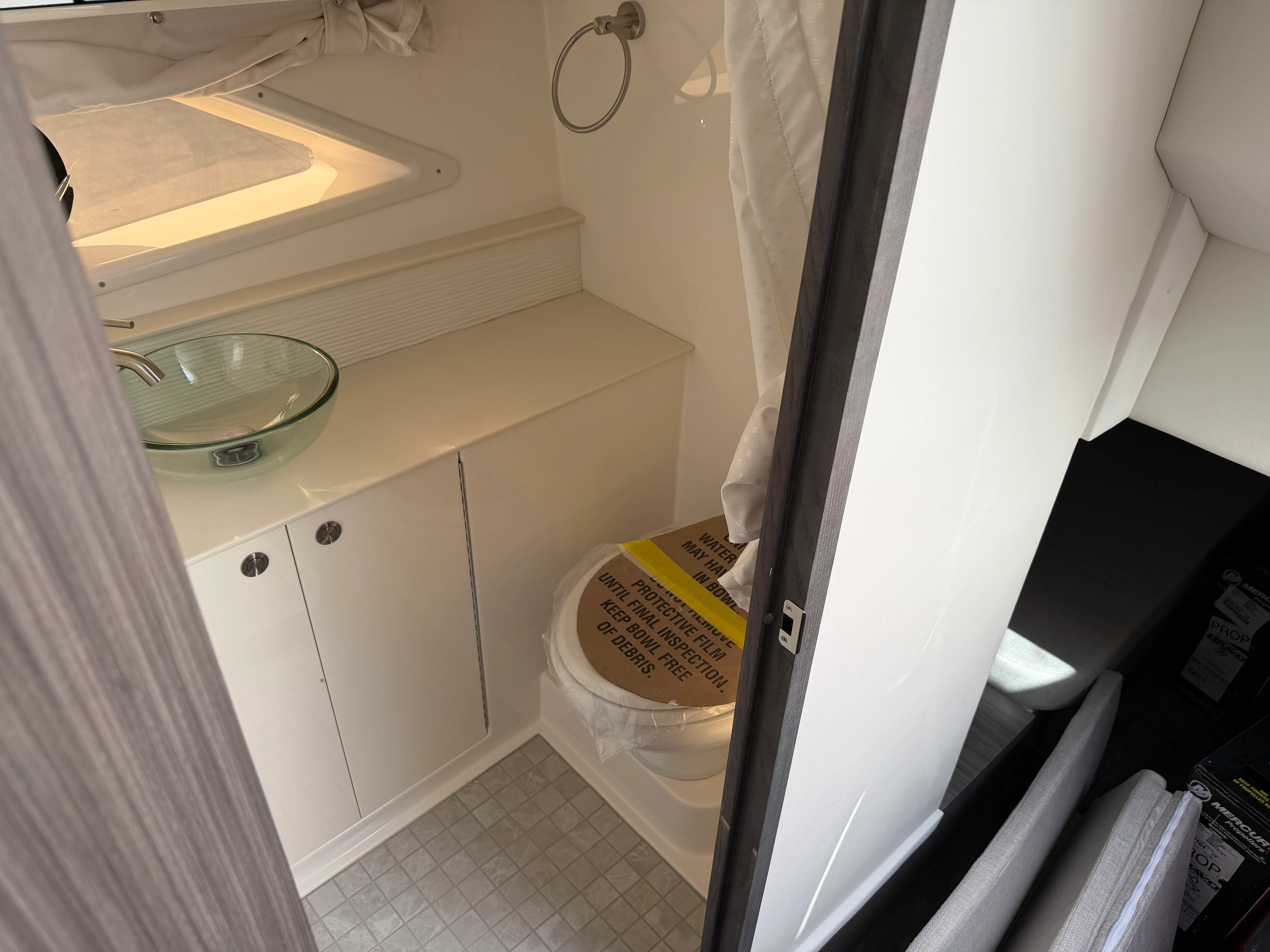 2026 Sea Ray Sundancer 320 Image Thumbnail #32