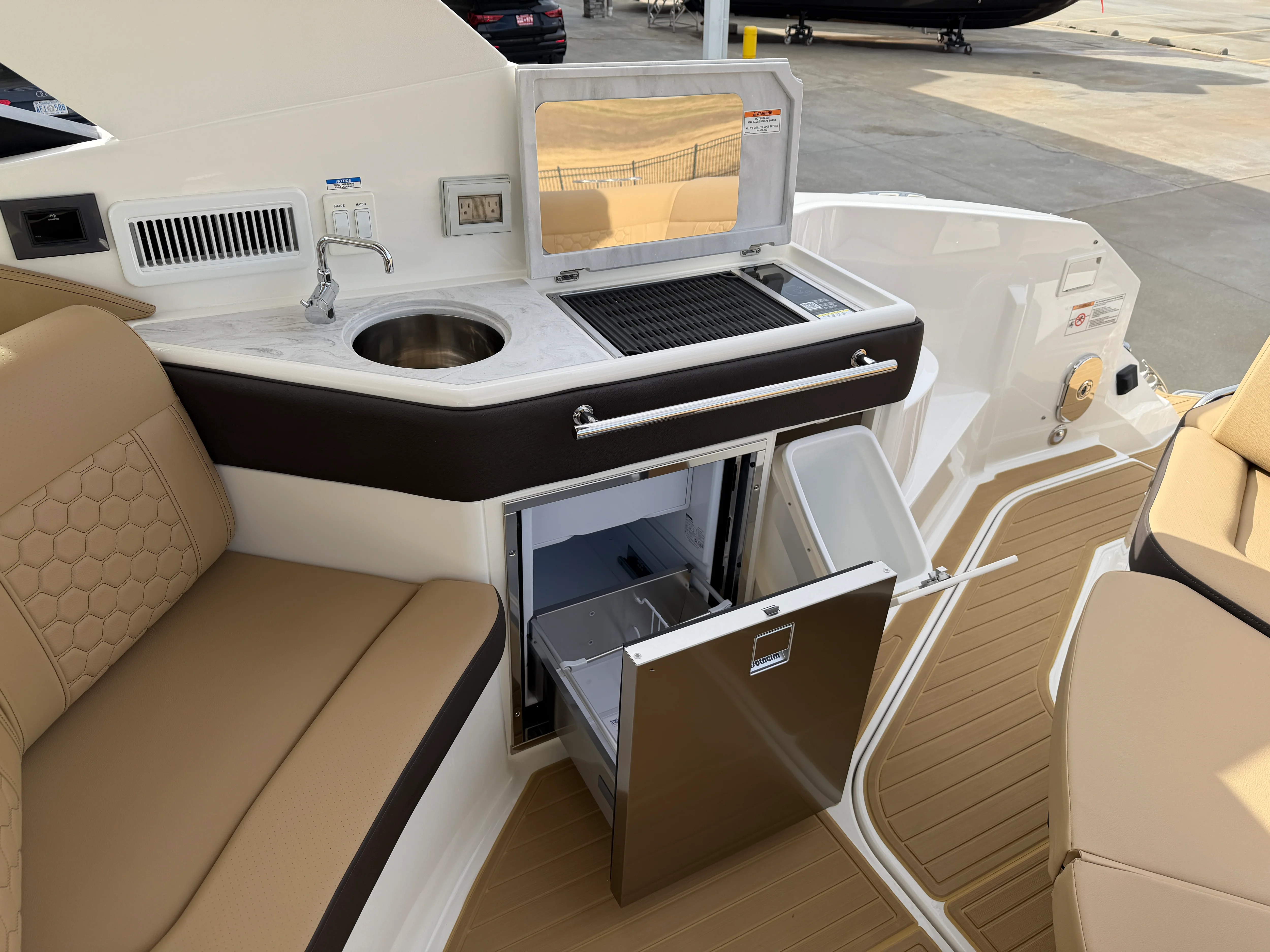 2026 Sea Ray Sundancer 320 Image Thumbnail #13