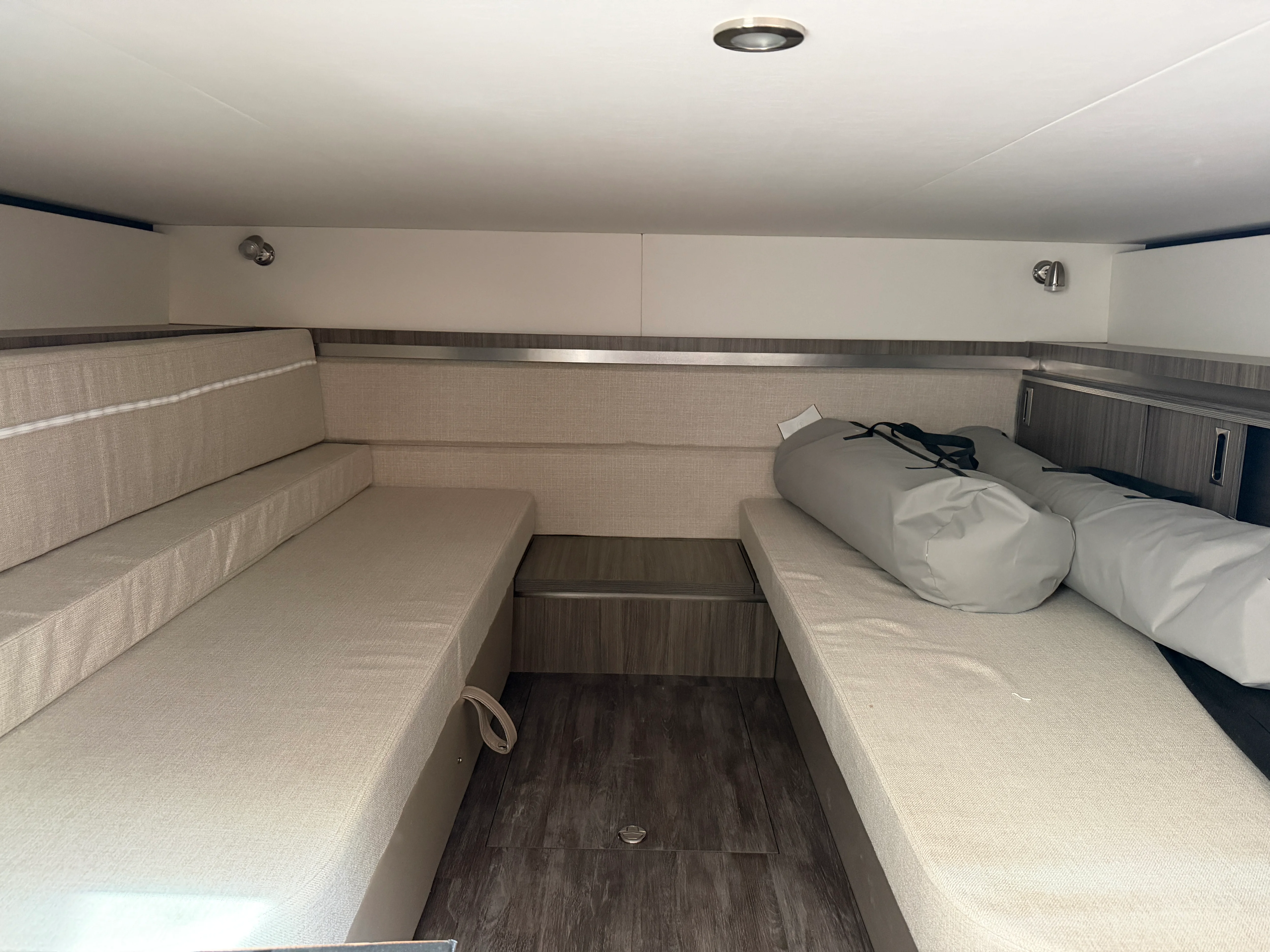 2026 Sea Ray Sundancer 320 Image Thumbnail #35