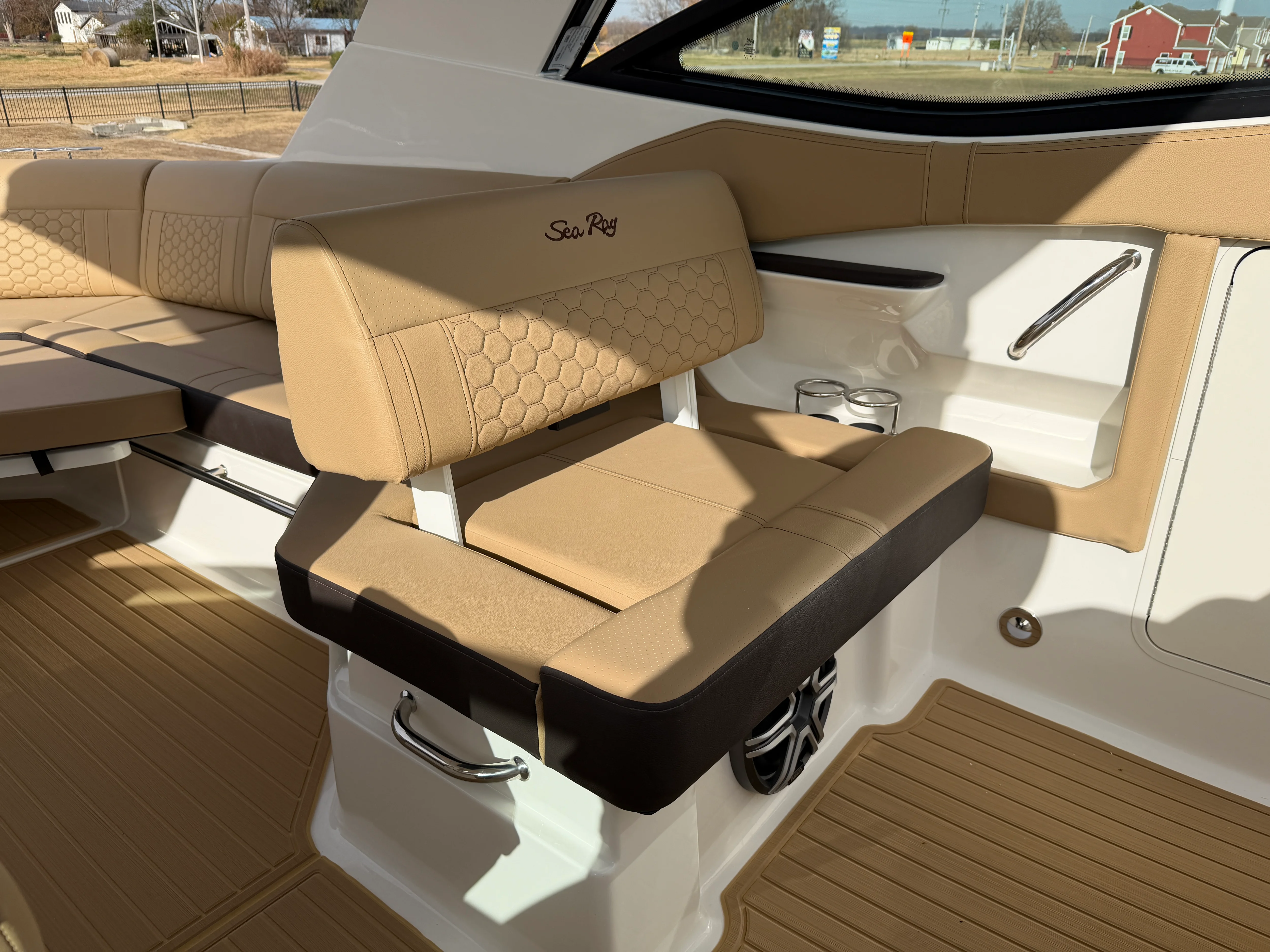 2026 Sea Ray Sundancer 320 Image Thumbnail #15