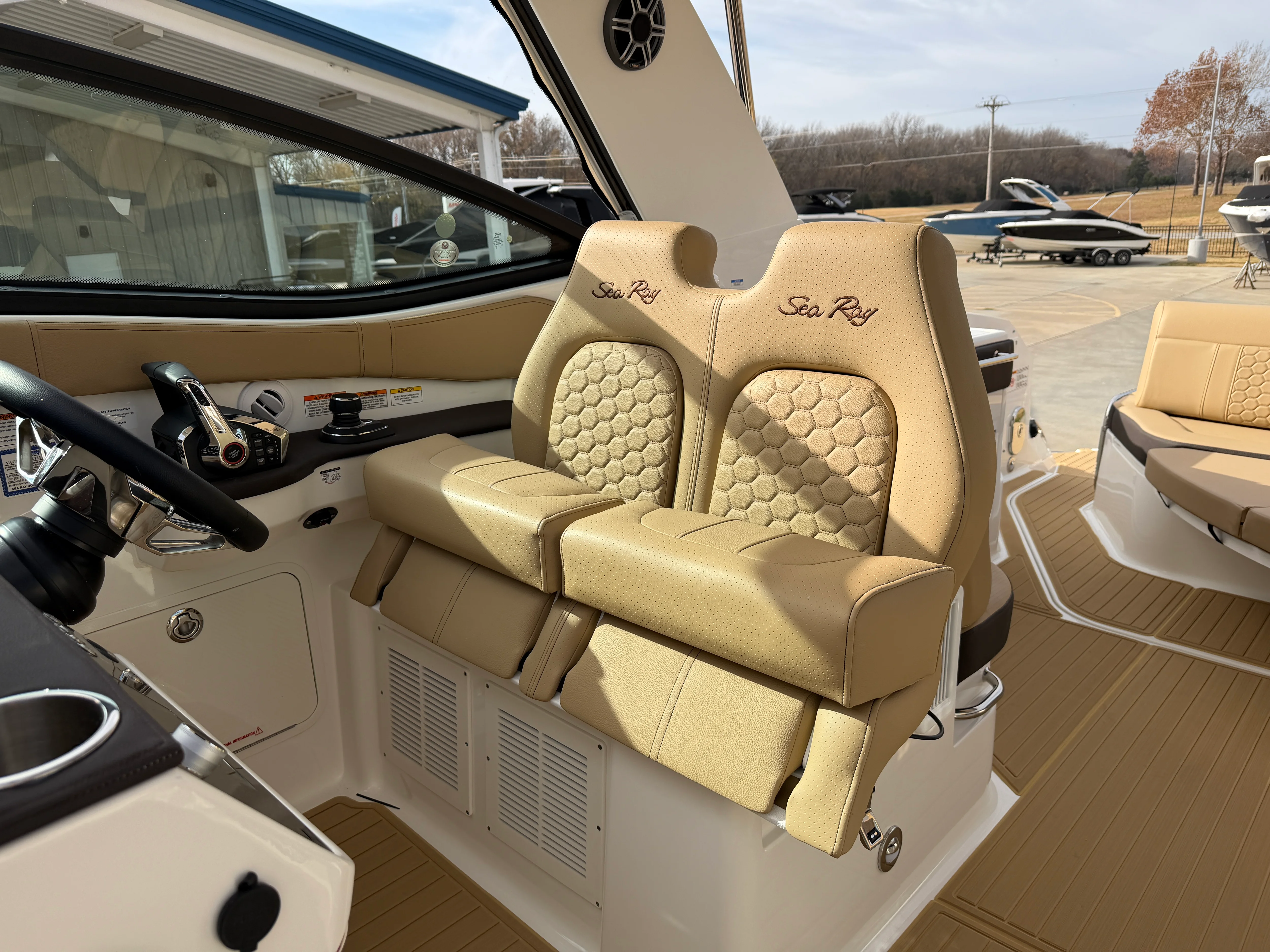 2026 Sea Ray Sundancer 320 Image Thumbnail #17