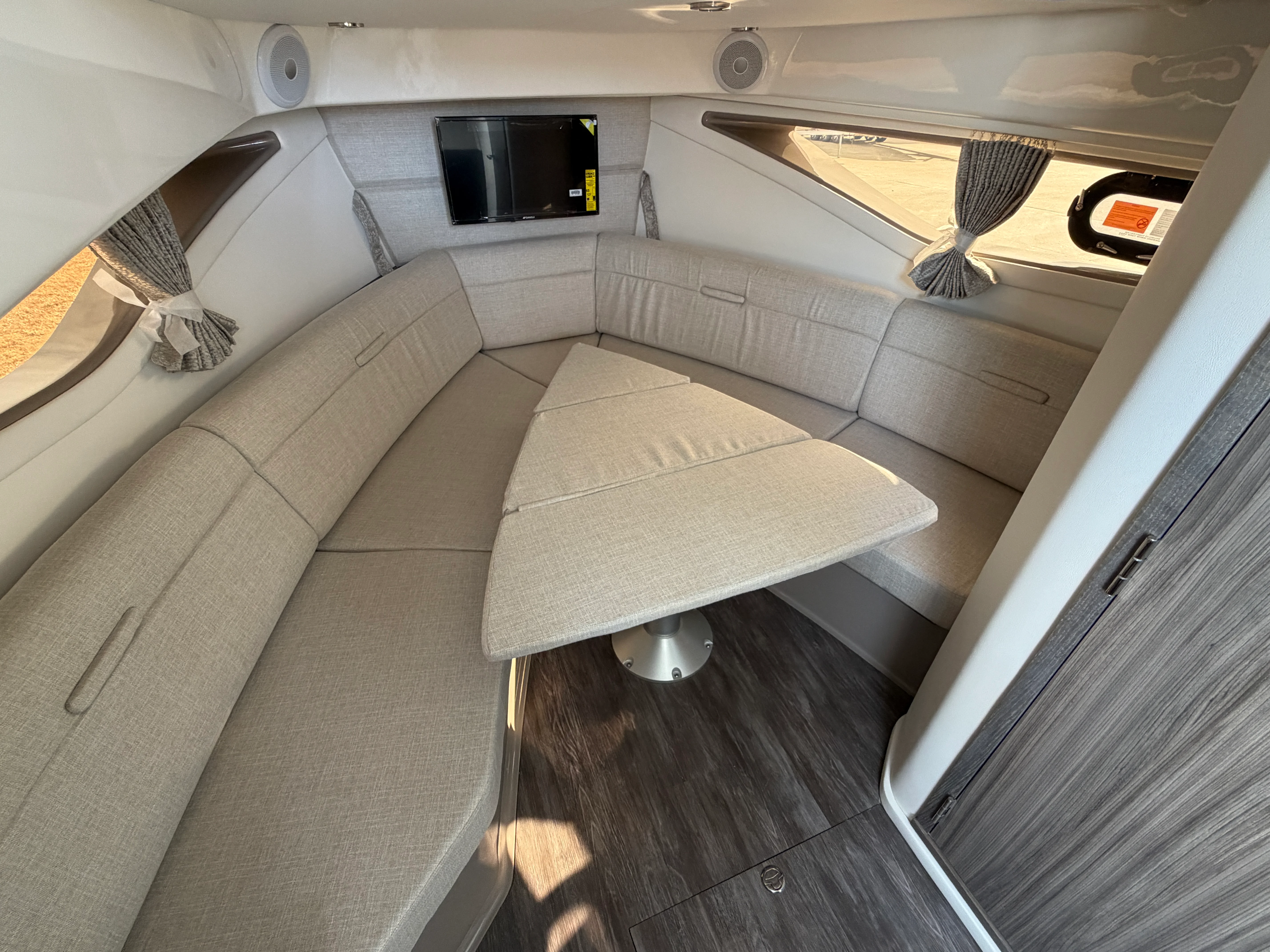 2026 Sea Ray Sundancer 320 Image Thumbnail #29