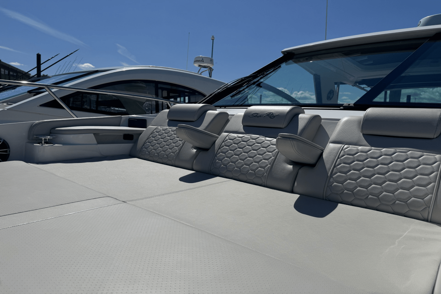 2023 Sea Ray 320 SUNDANCER Image Thumbnail #17