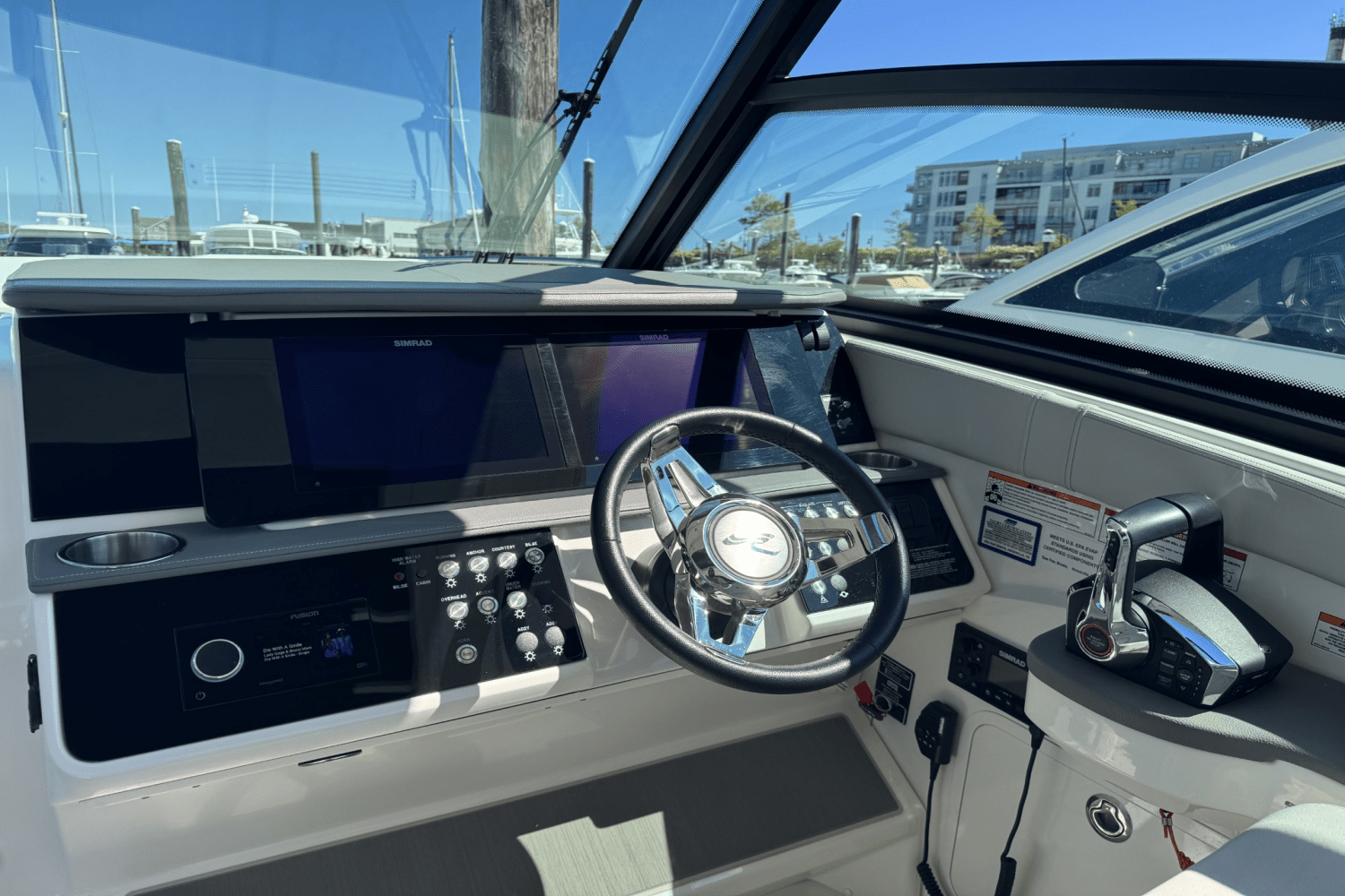 2023 Sea Ray 320 SUNDANCER Image Thumbnail #14