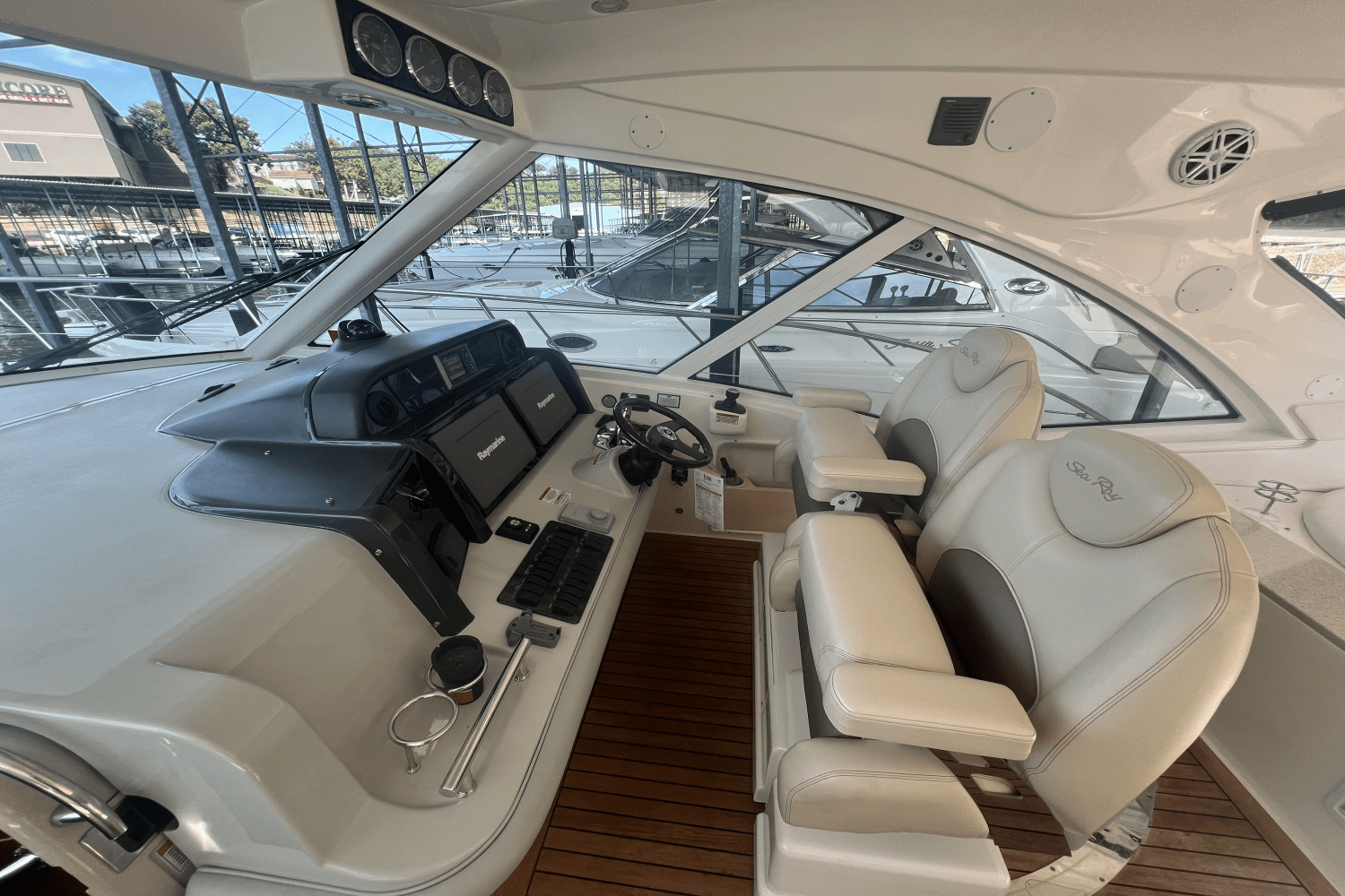 2011 Sea Ray 500 SUNDANCER Image Thumbnail #17