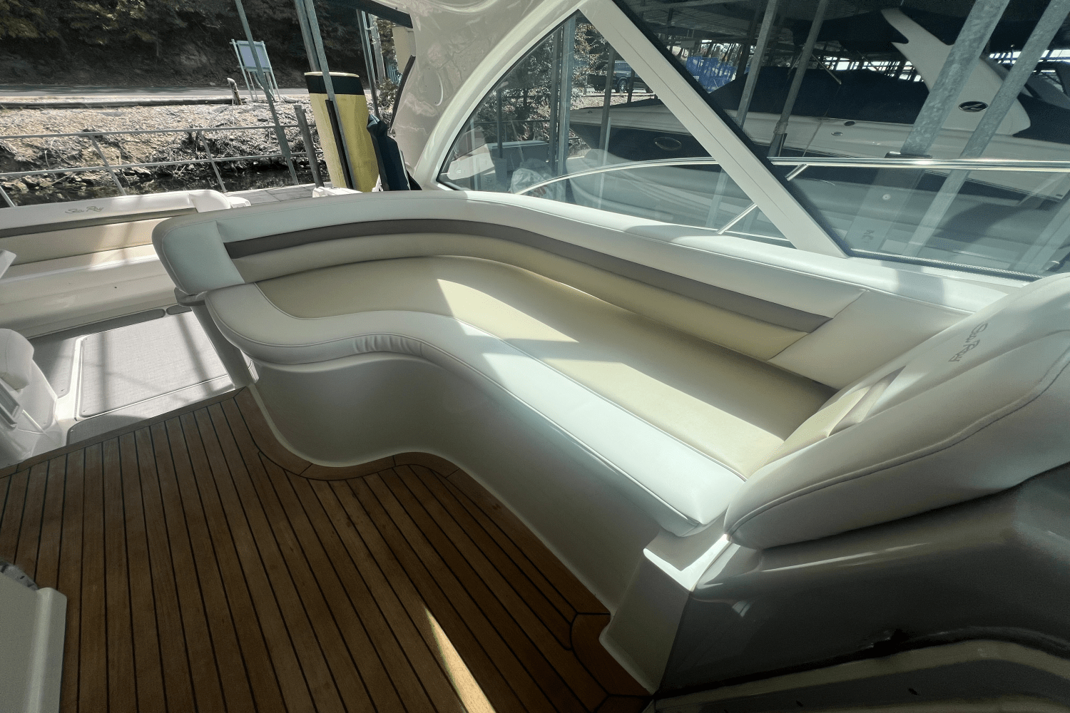 2011 Sea Ray 500 SUNDANCER Image Thumbnail #16