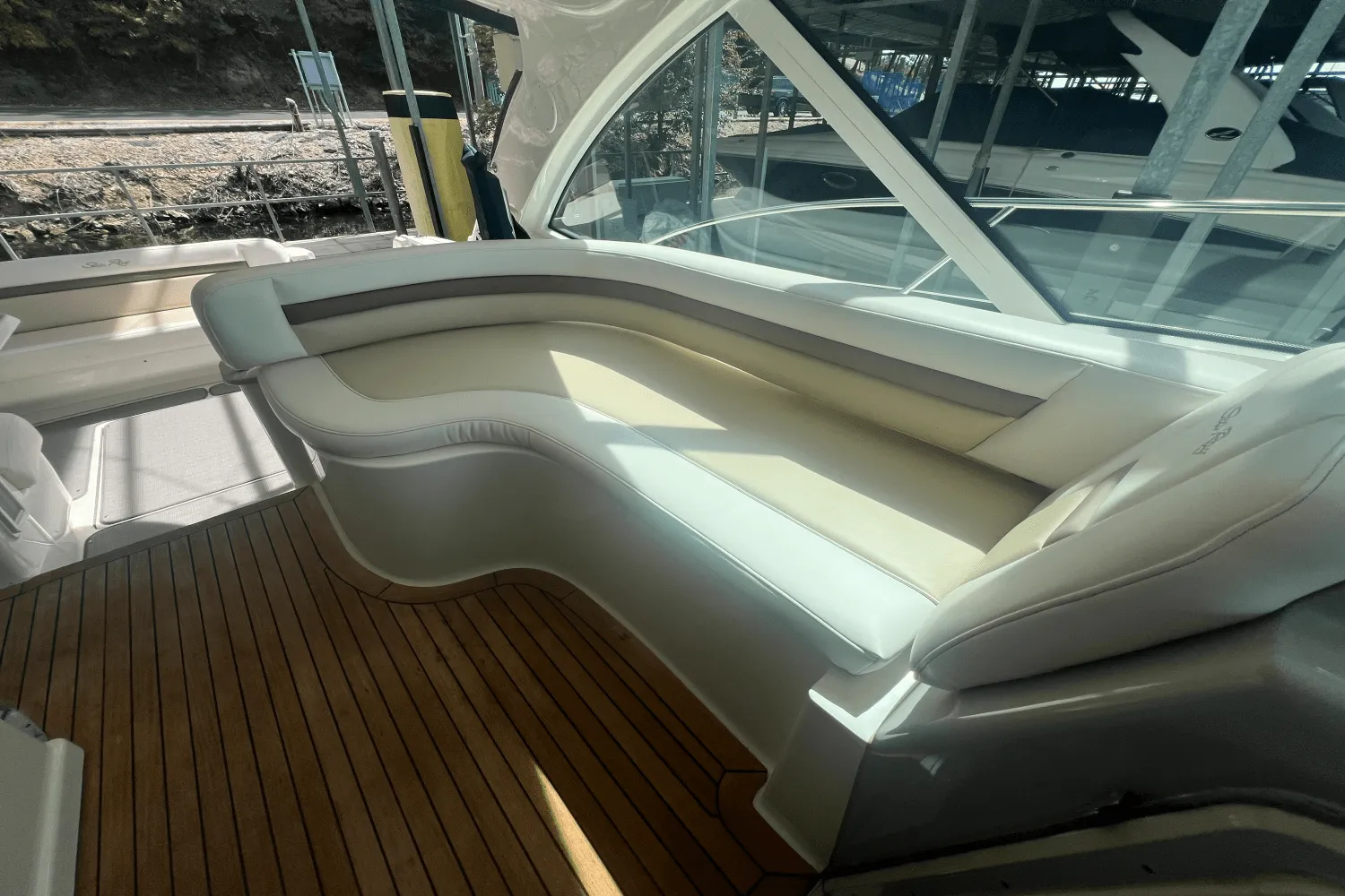 2011 Sea Ray 500 SUNDANCER Image Thumbnail #16