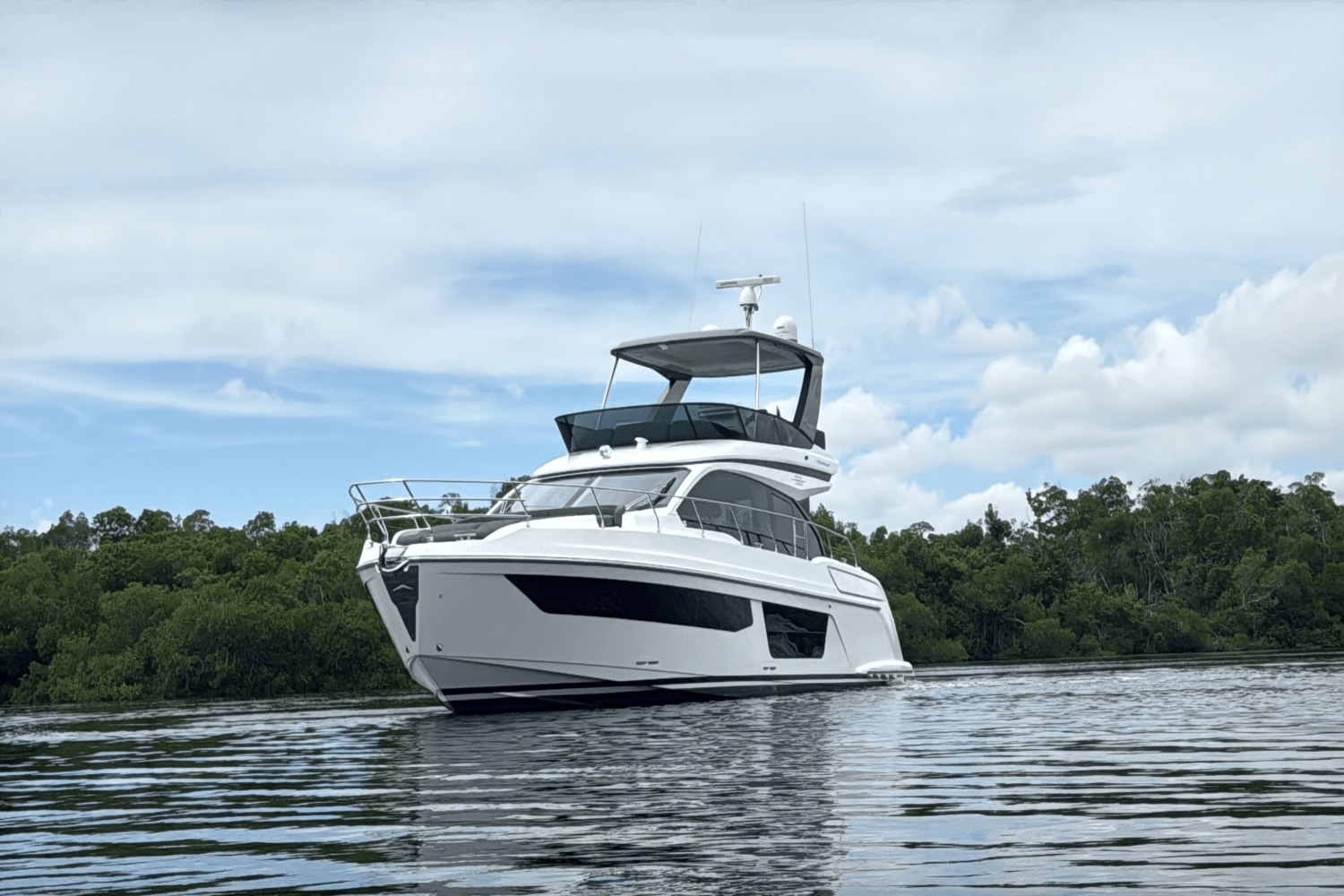 2023 Azimut 53 FLY Image Thumbnail #2