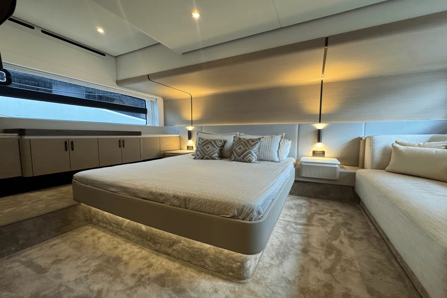 2023 Azimut 53 FLY Image Thumbnail #32