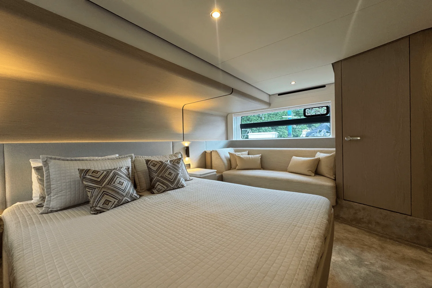 2023 Azimut 53 FLY Image Thumbnail #33