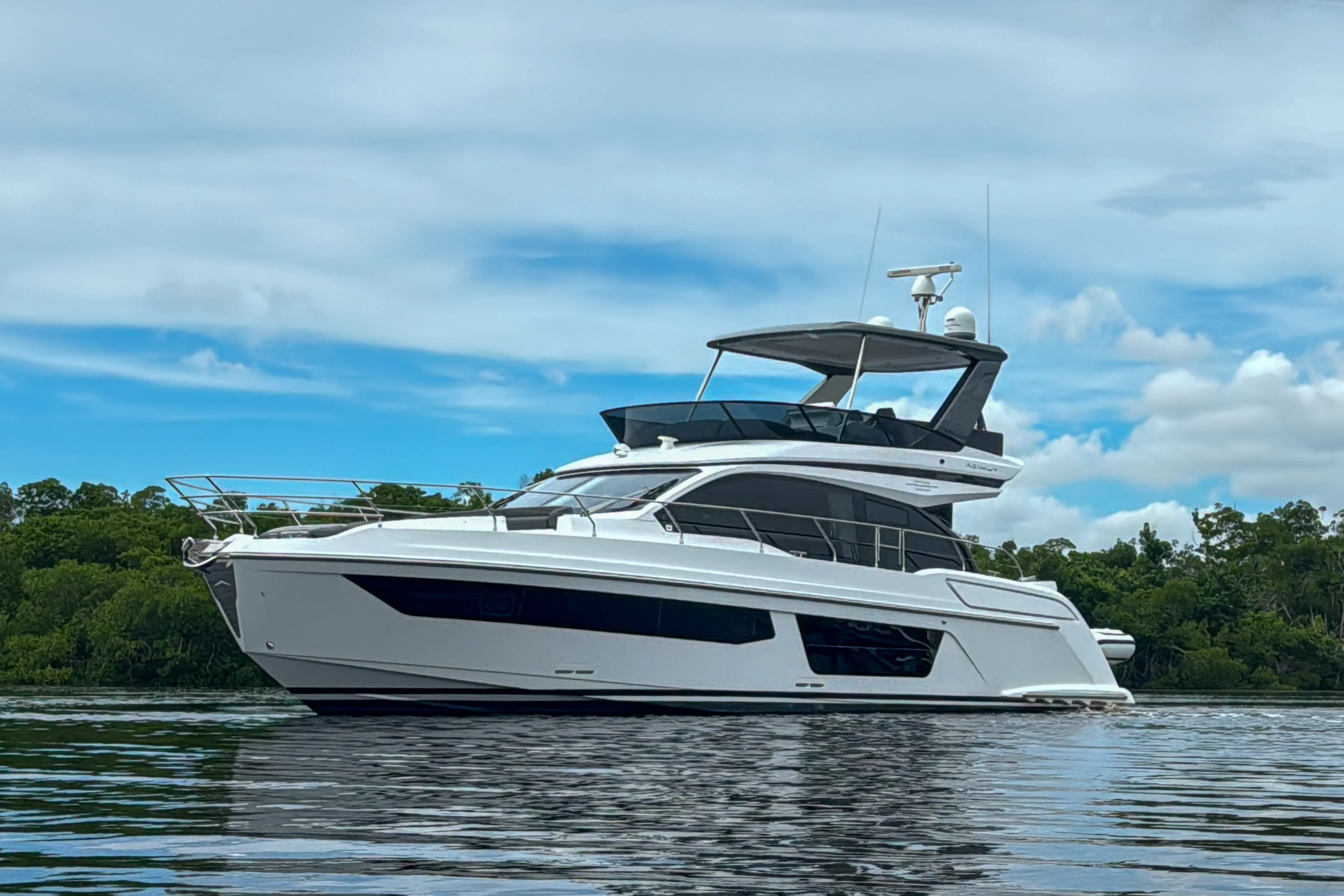 2023 Azimut 53 FLY Image Thumbnail #2