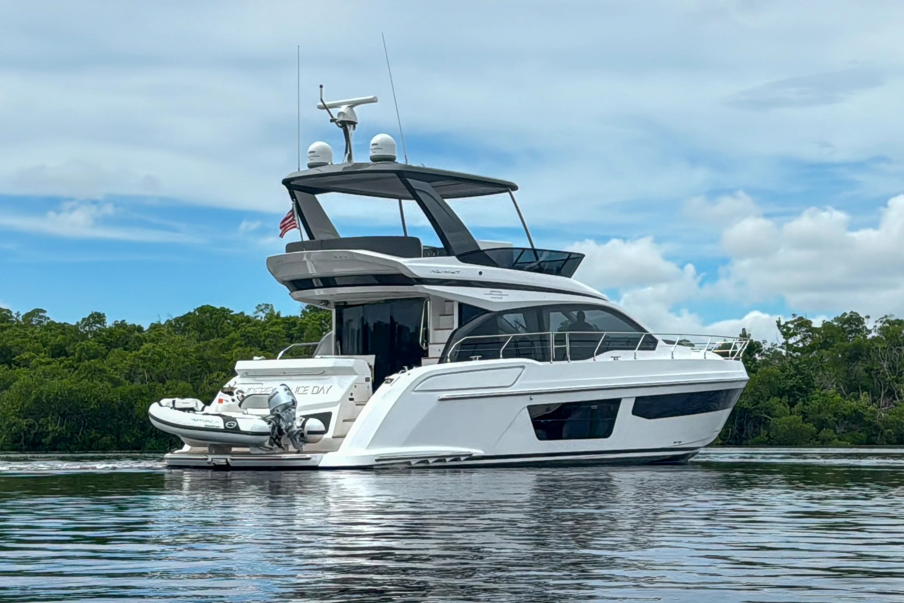 2023 Azimut 53 FLY Image Thumbnail #3